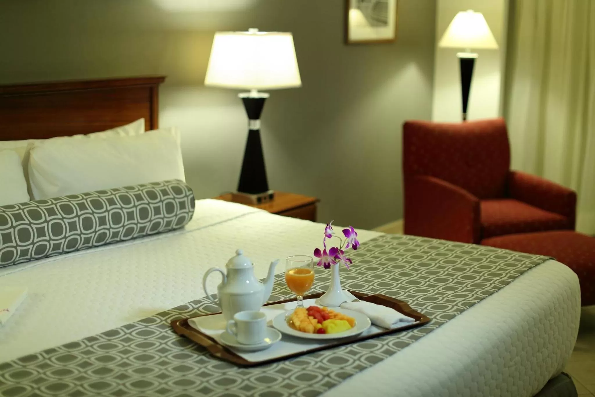 Photo of the whole room, Bed in Crowne Plaza Panama by IHG