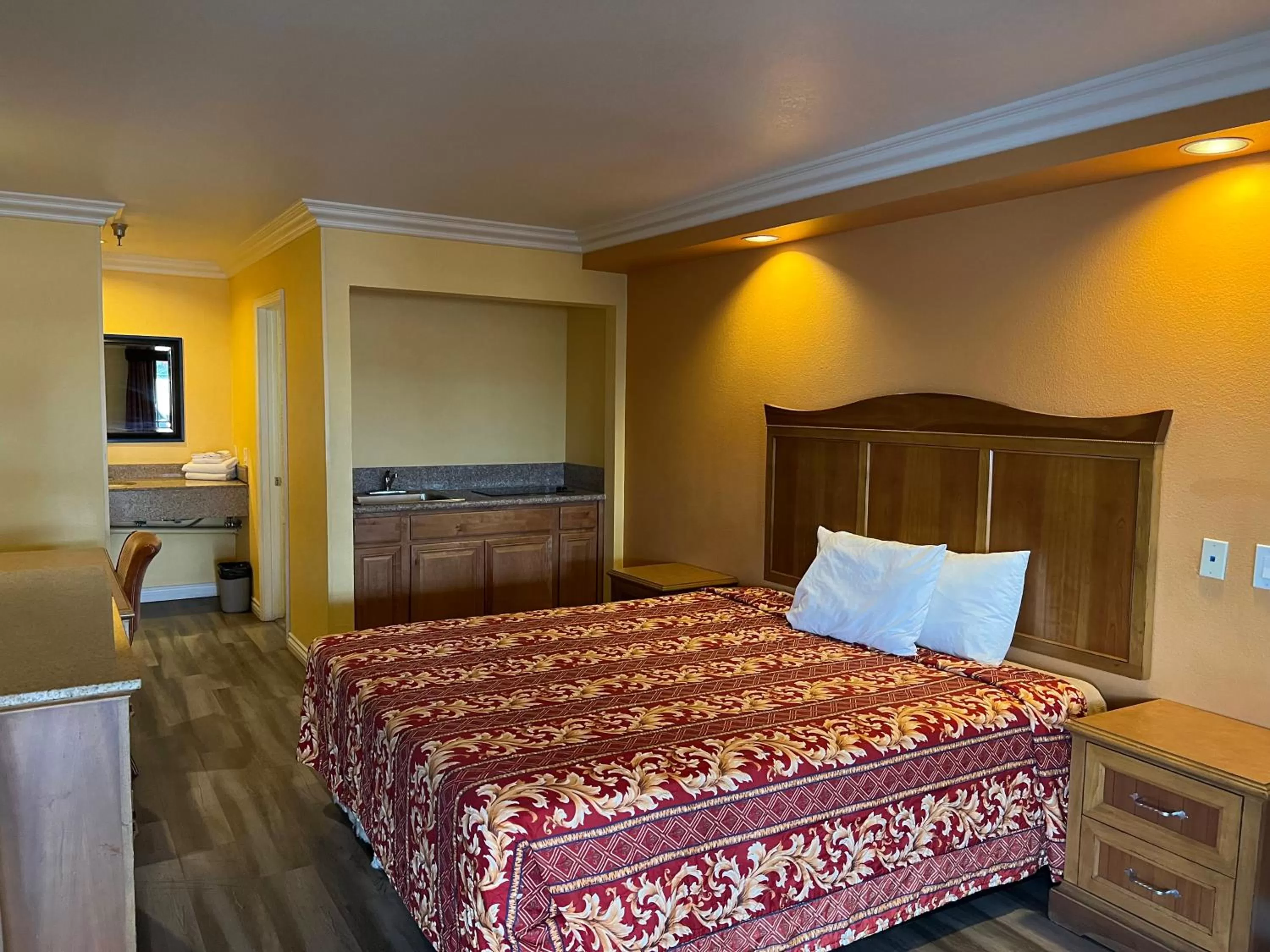 Bed in Industry Inn & Suites