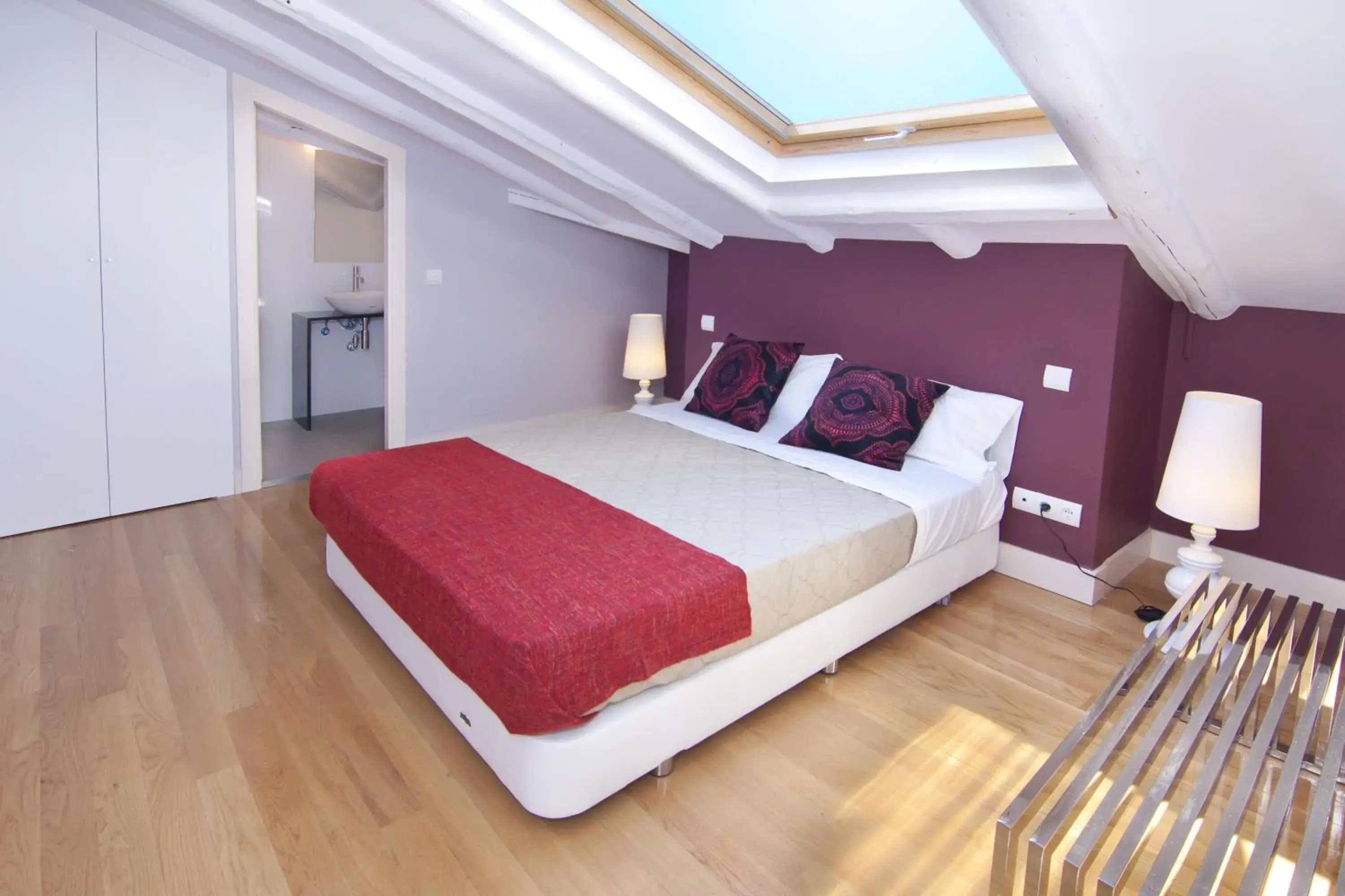 Bedroom, Bed in SmartRental Madrid Atocha
