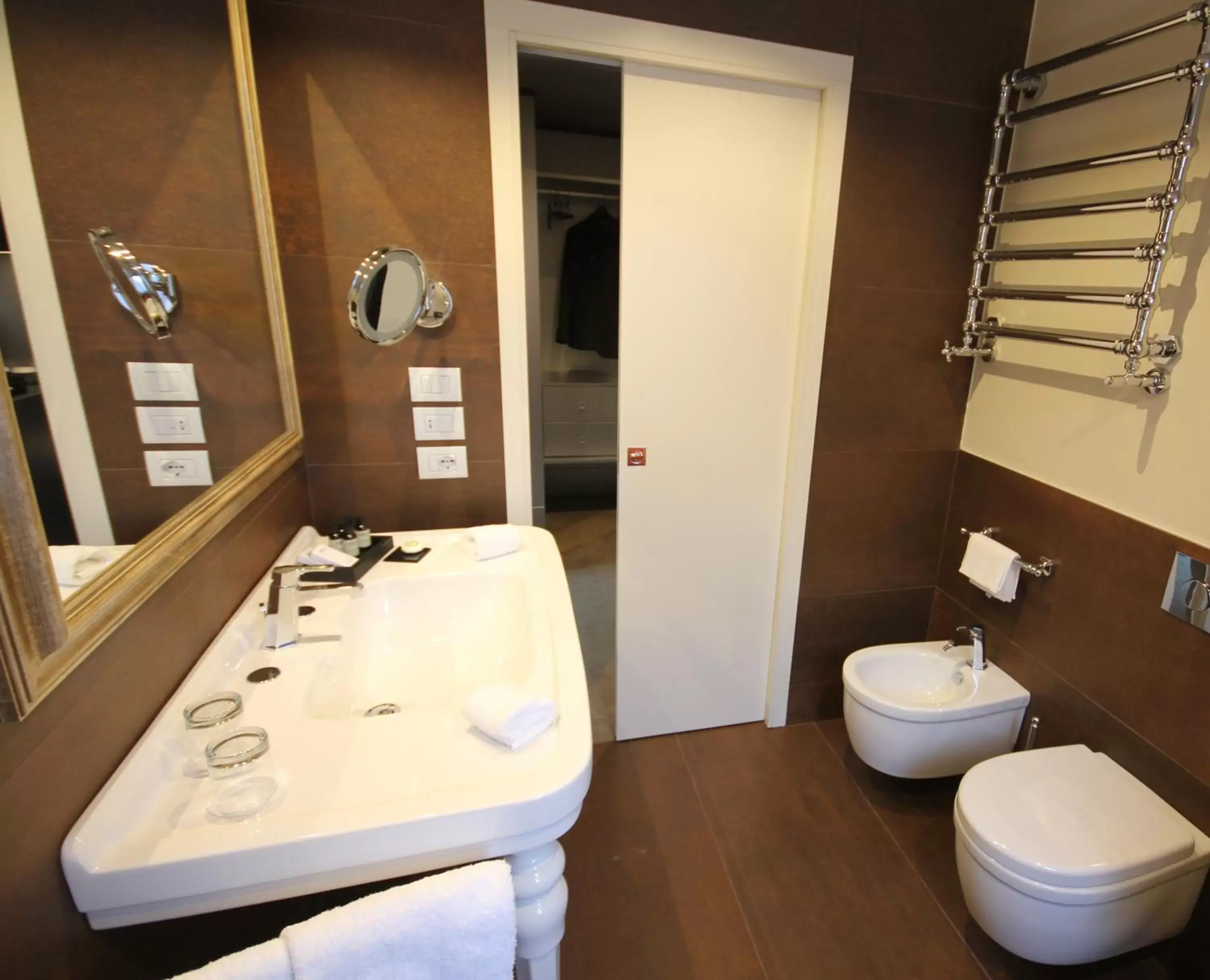 Bathroom in Hotel Papadopoli Venezia - MGallery Collection