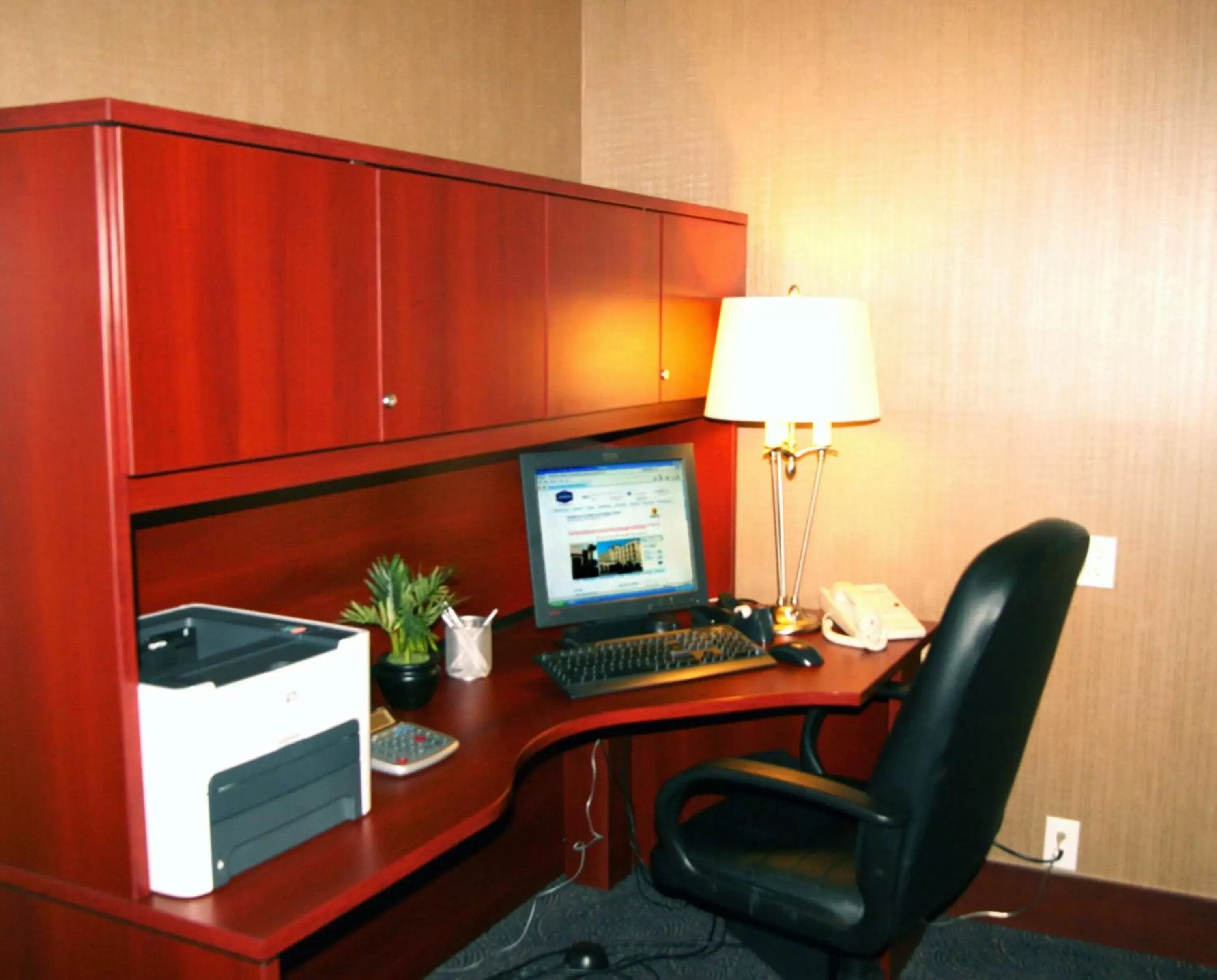 Business facilities in Hampton Inn & Suites Laval