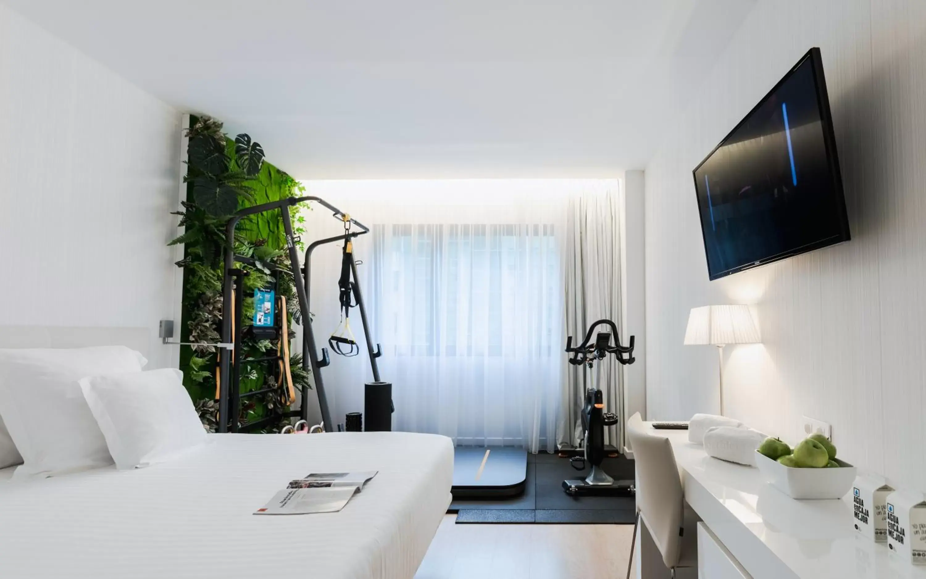 Photo of the whole room, Bed in Hotel Zentral Castellana Norte Photo of the whole room, Bed in Hotel Zentral Castellana Norte