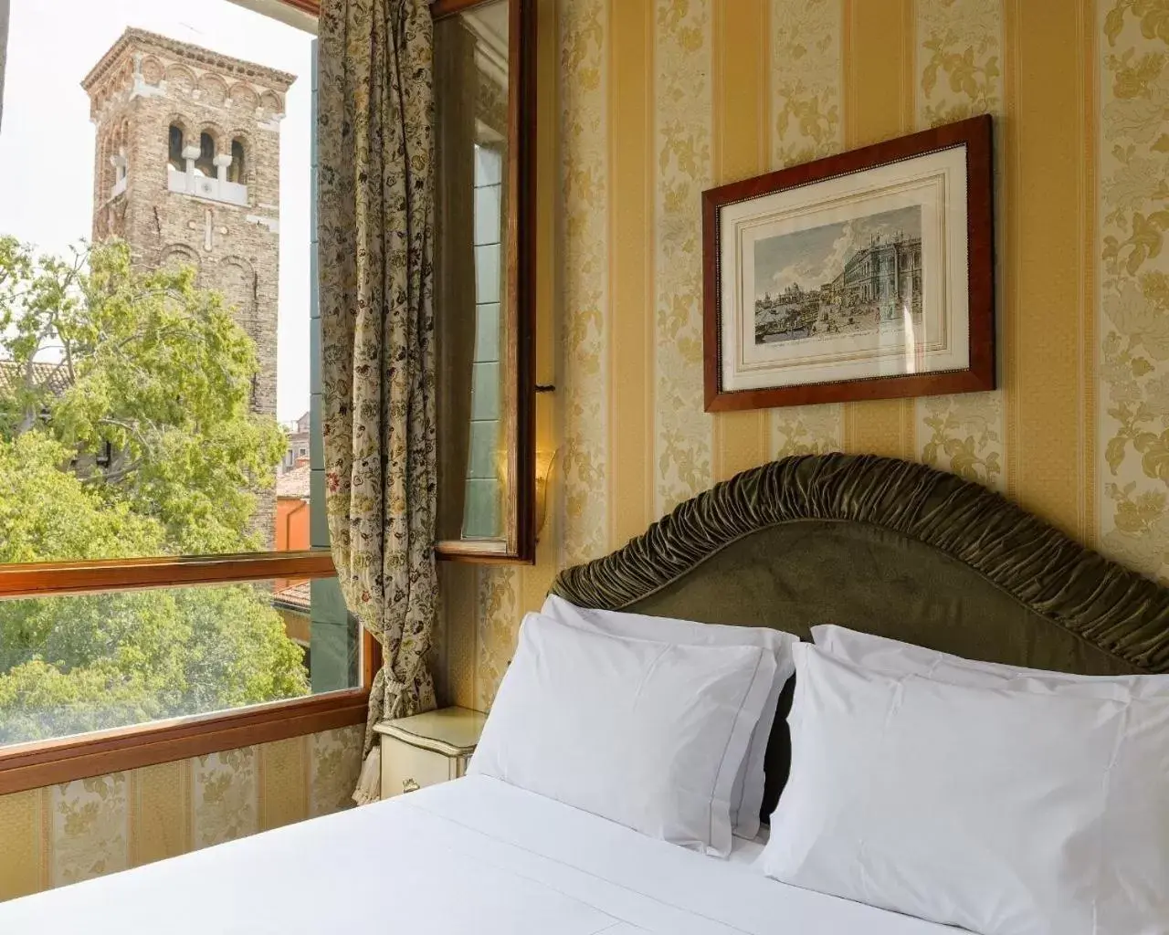 Bathroom, Bed in Hotel San Zaccaria