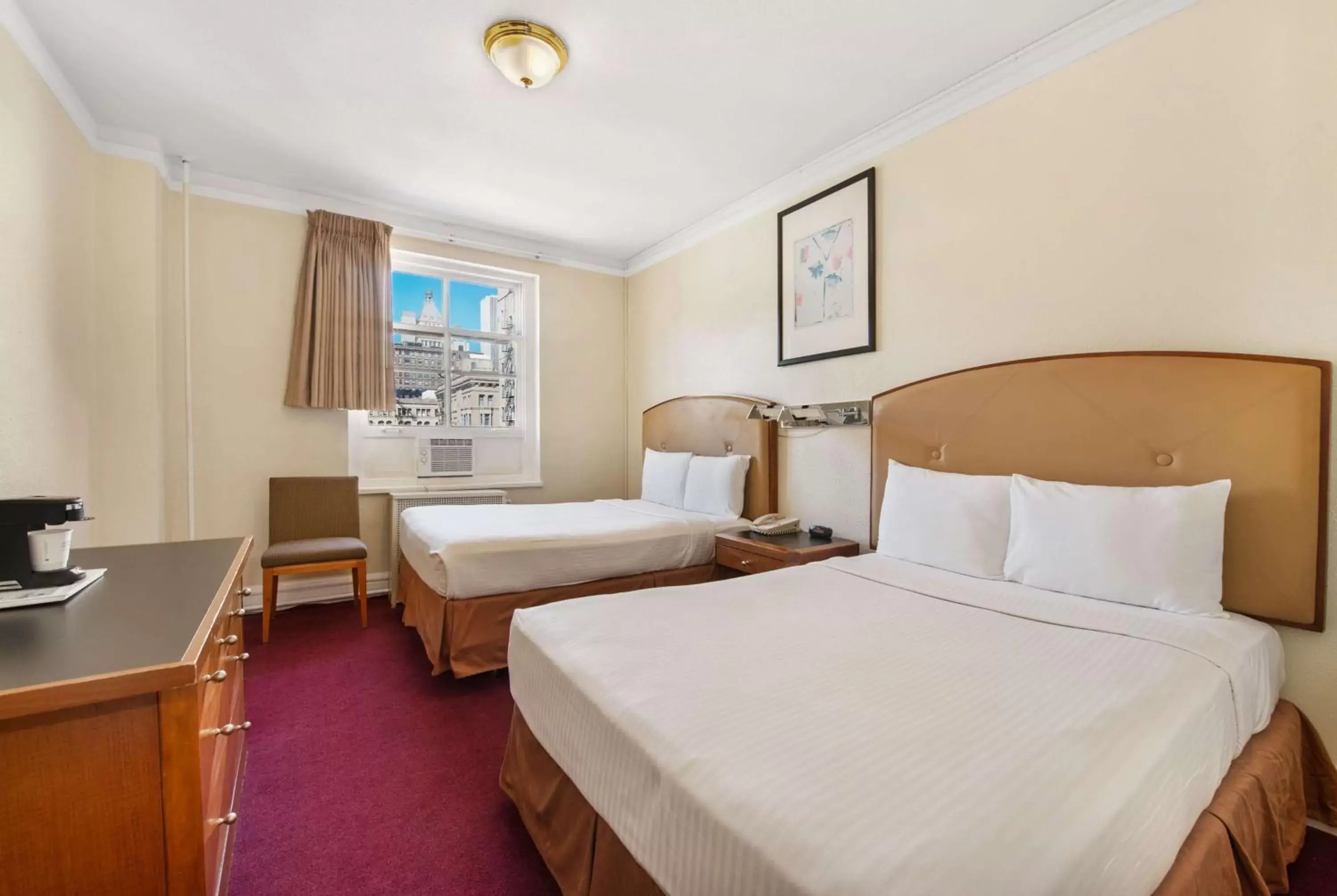 Photo of the whole room, Bed in Travelodge by Wyndham Downtown Chicago Photo of the whole room, Bed in Travelodge by Wyndham Downtown Chicago