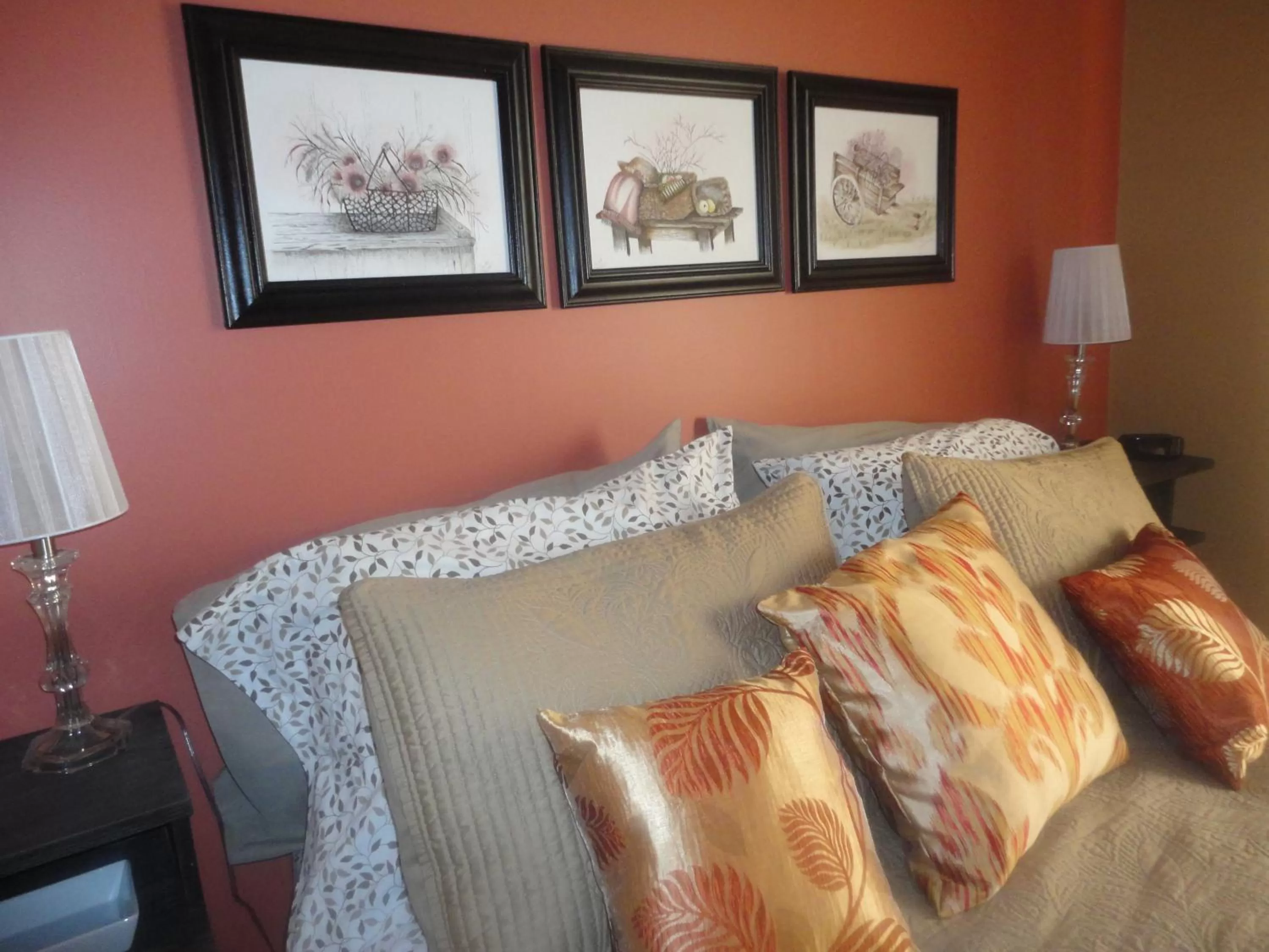 Bed in Vintage Merlot Bed and Breakfast