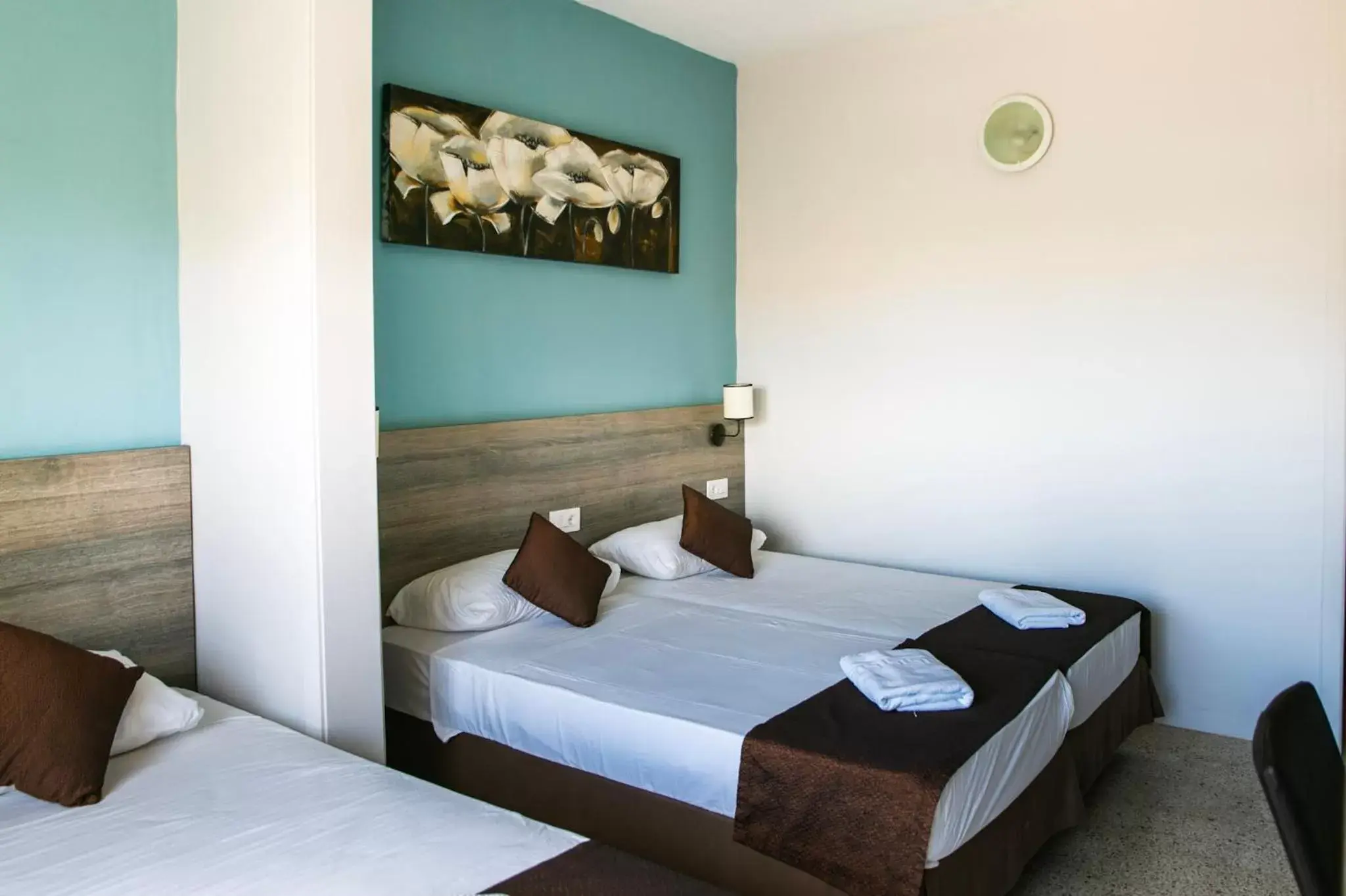 Bedroom, Bed in Beach Garden Hotel Bedroom, Bed in Beach Garden Hotel