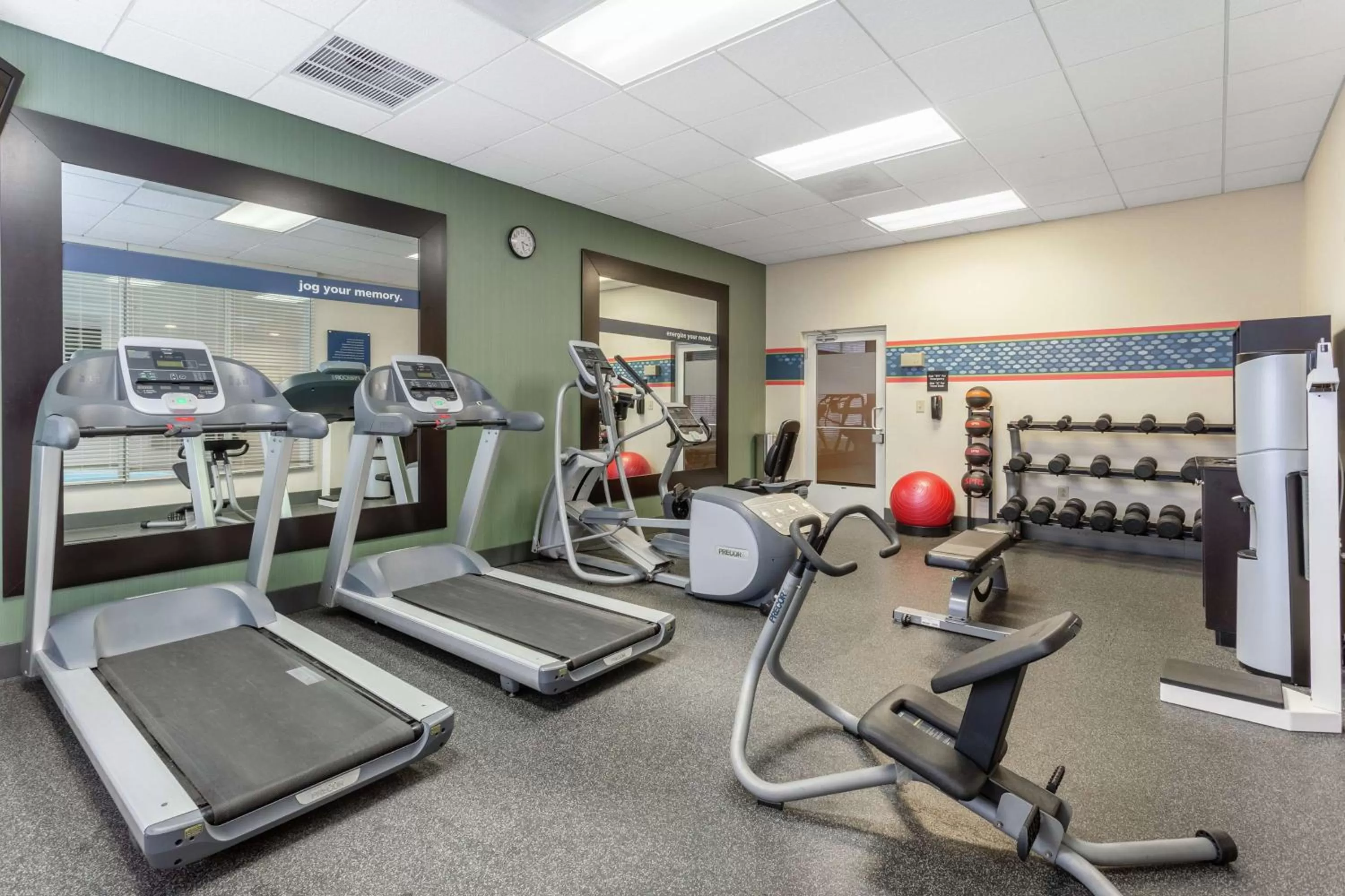 Fitness centre/facilities in Hampton Inn Richmond - South