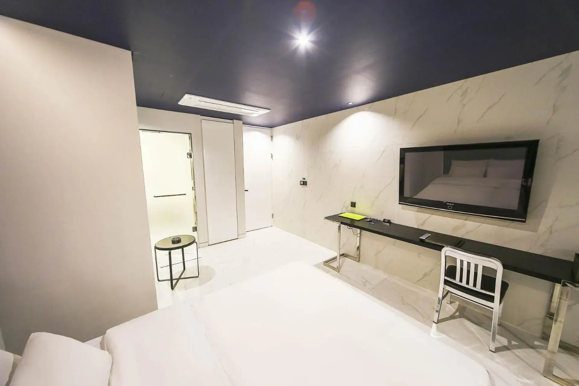 TV and multimedia, Bed in Hotel Star Premier Yeoksam