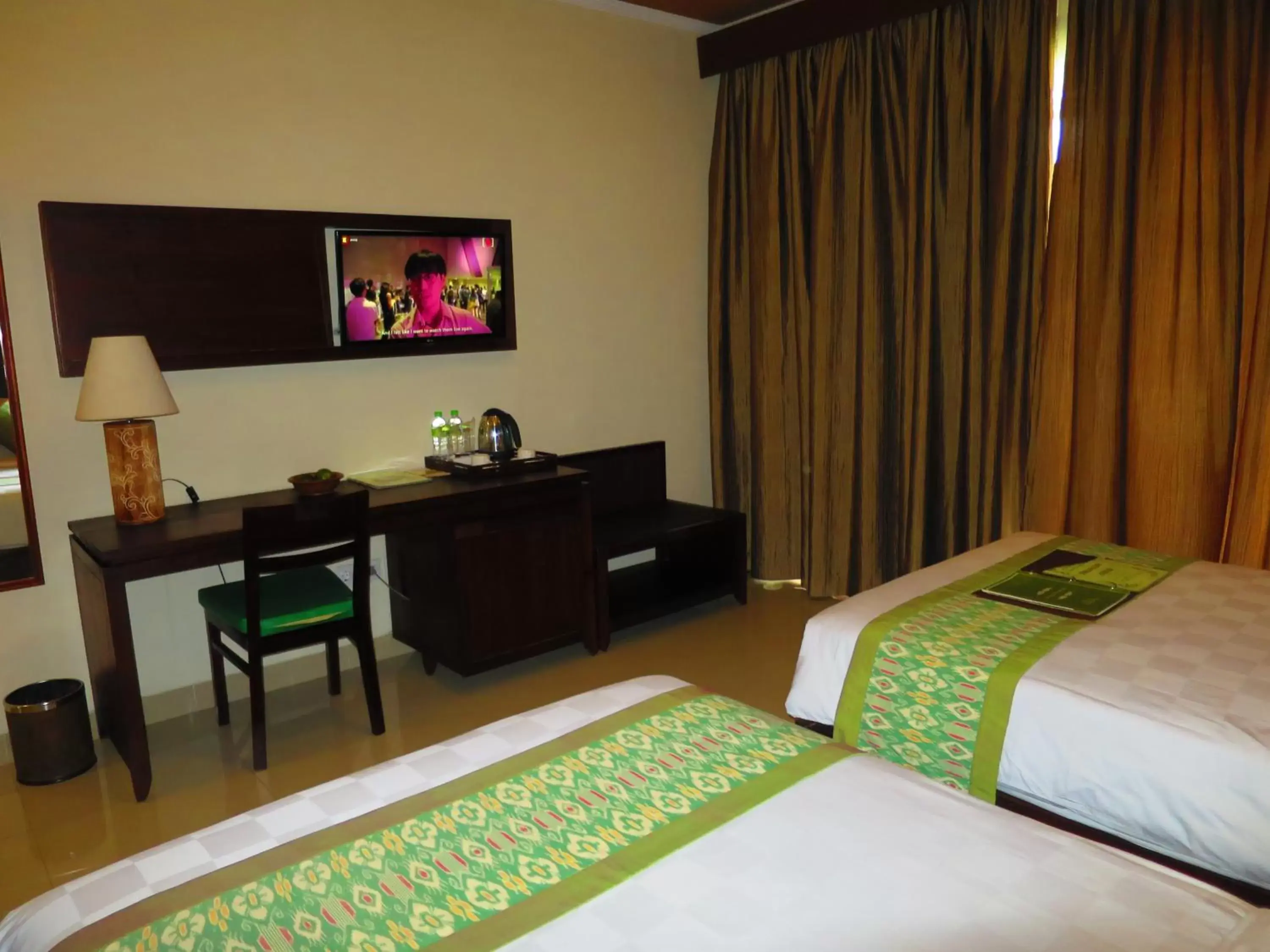 Bed, TV/Entertainment Center in Awatara Boutique Resort Ubud