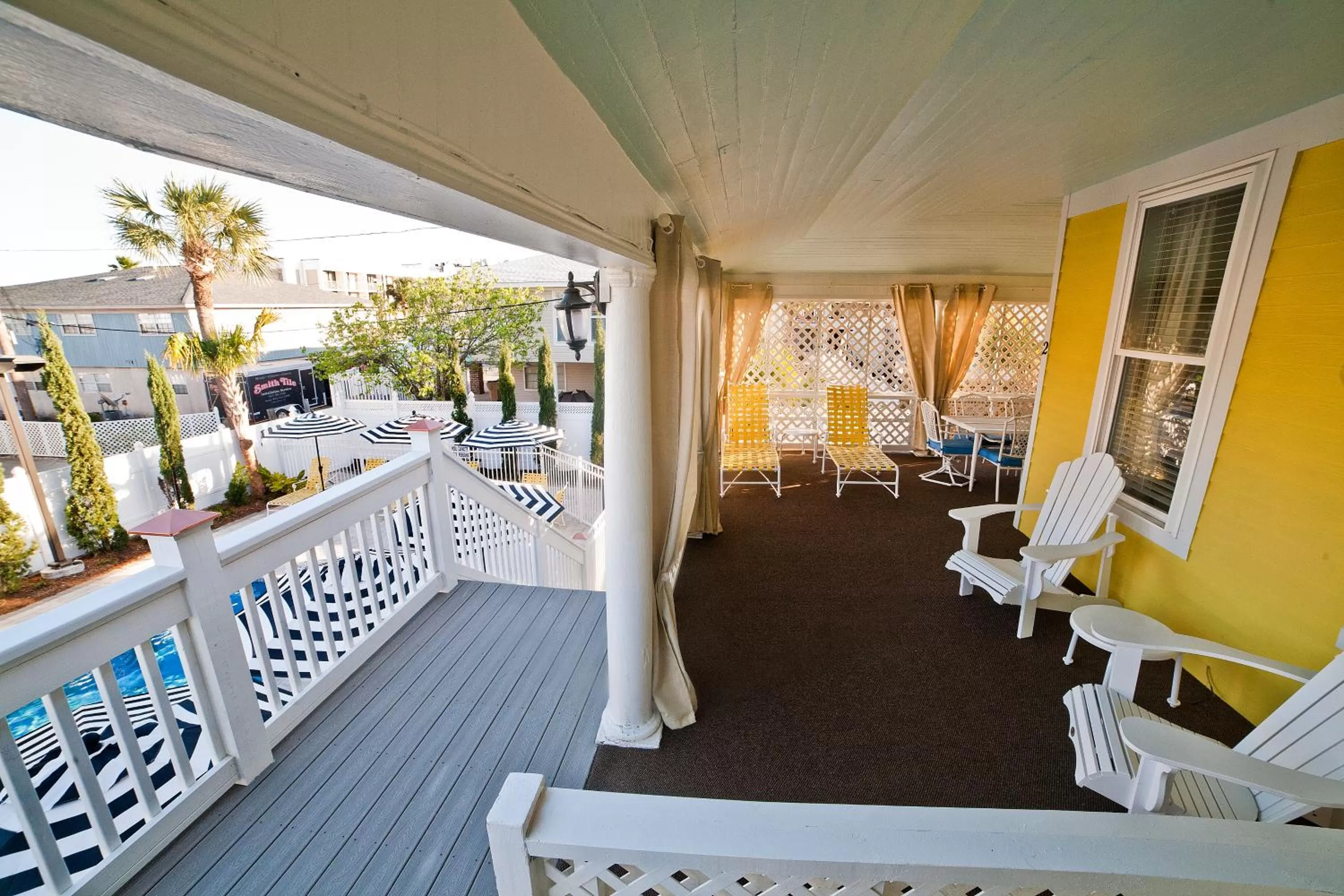 Balcony/Terrace in Georgianne Inn & Suites check in 212 Bulter Ave