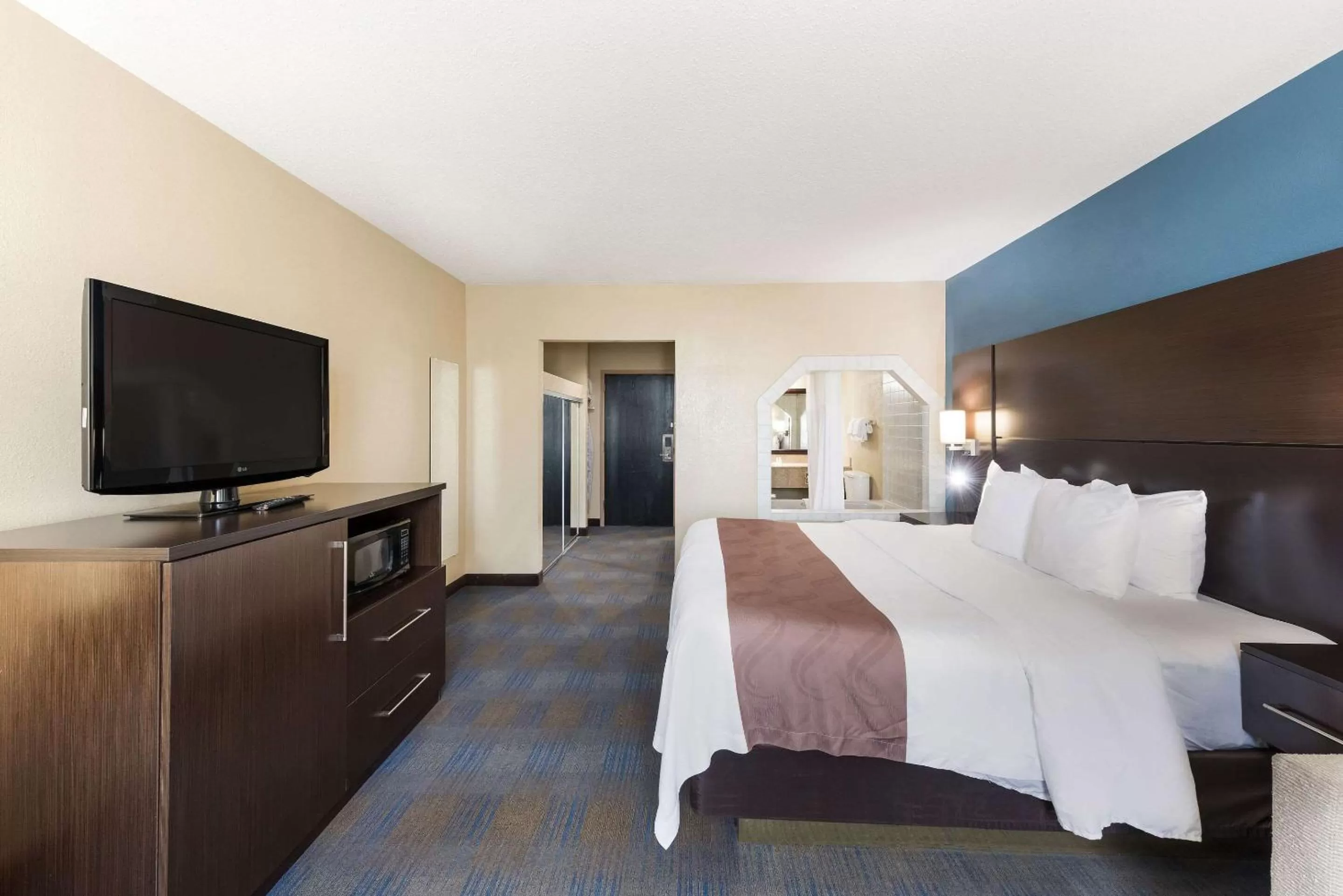 Bedroom, Bed in Quality Inn Upper Sandusky