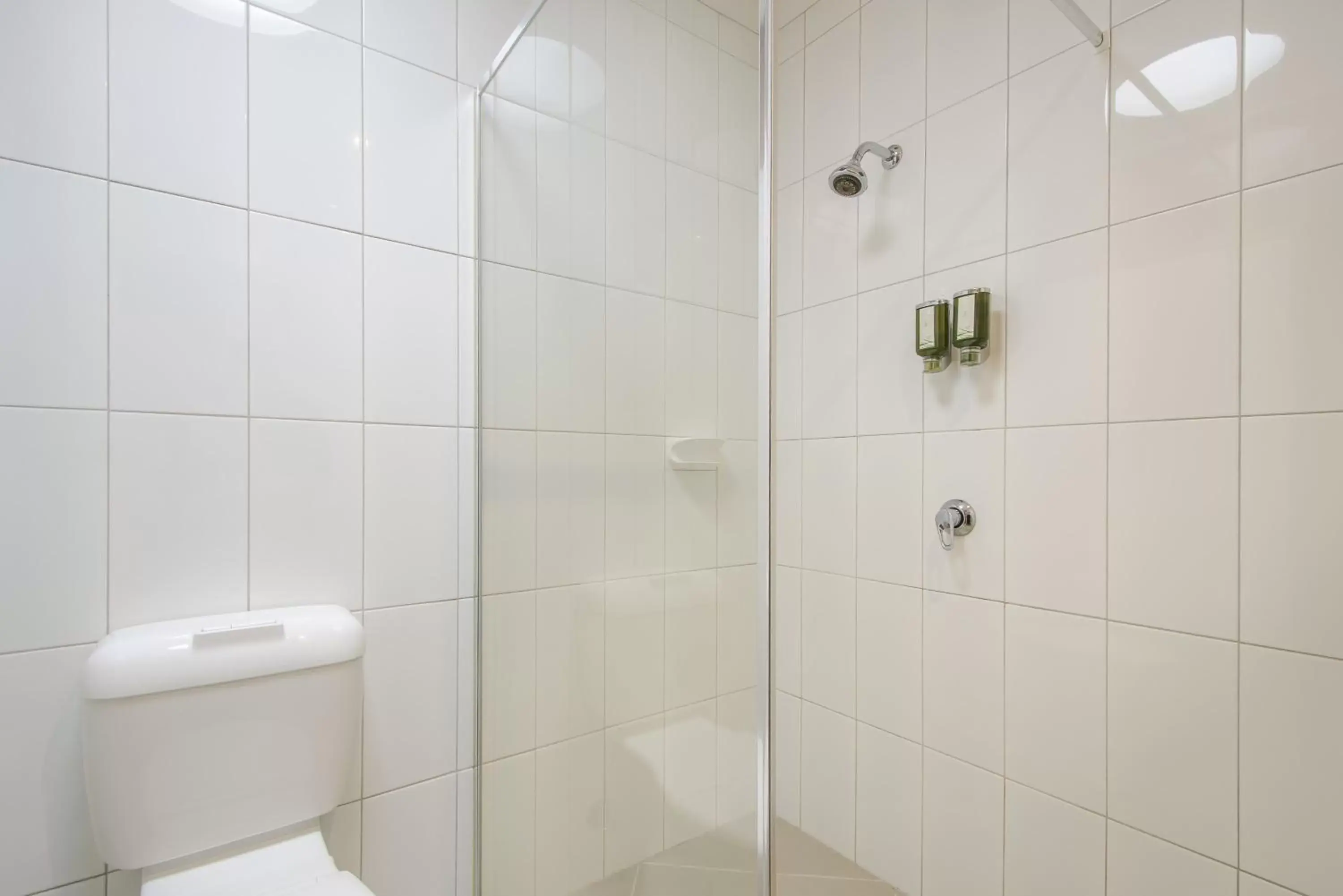Shower, Bathroom in Werribee Motel and Apartments