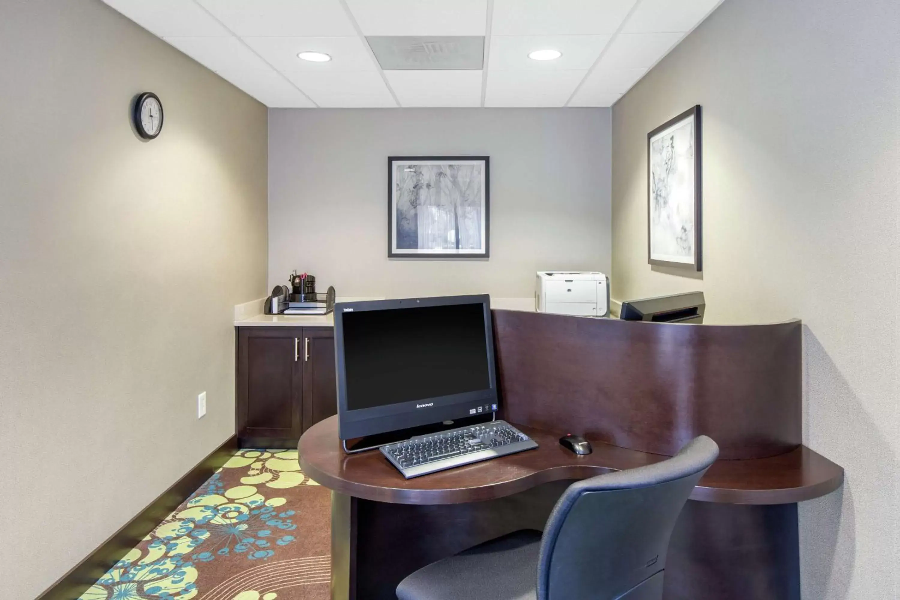 Business facilities in Hampton Inn Mebane