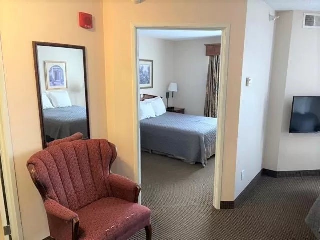 Bed in River Hills Hotel- Mankato