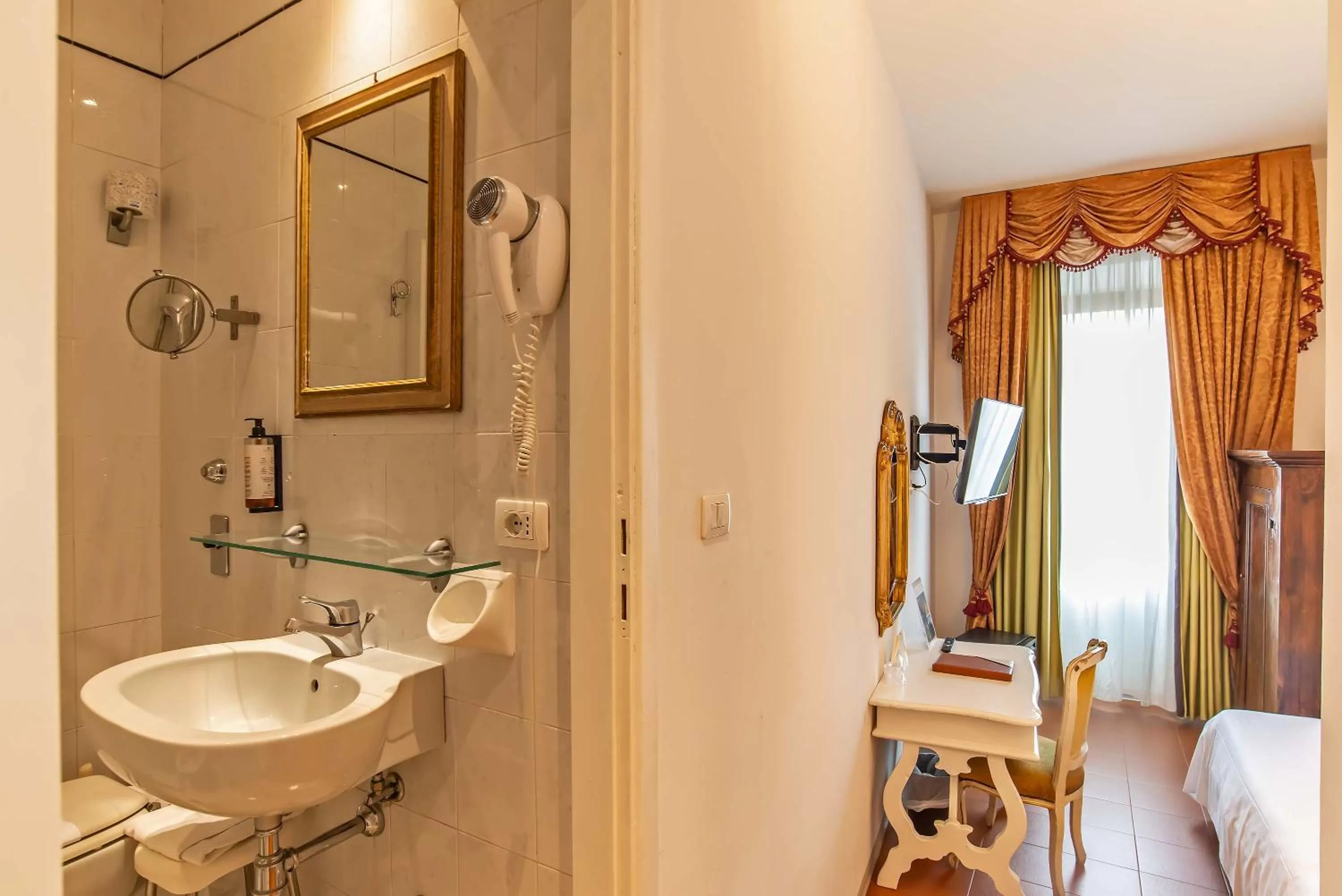 Bathroom in Hotel Machiavelli Palace