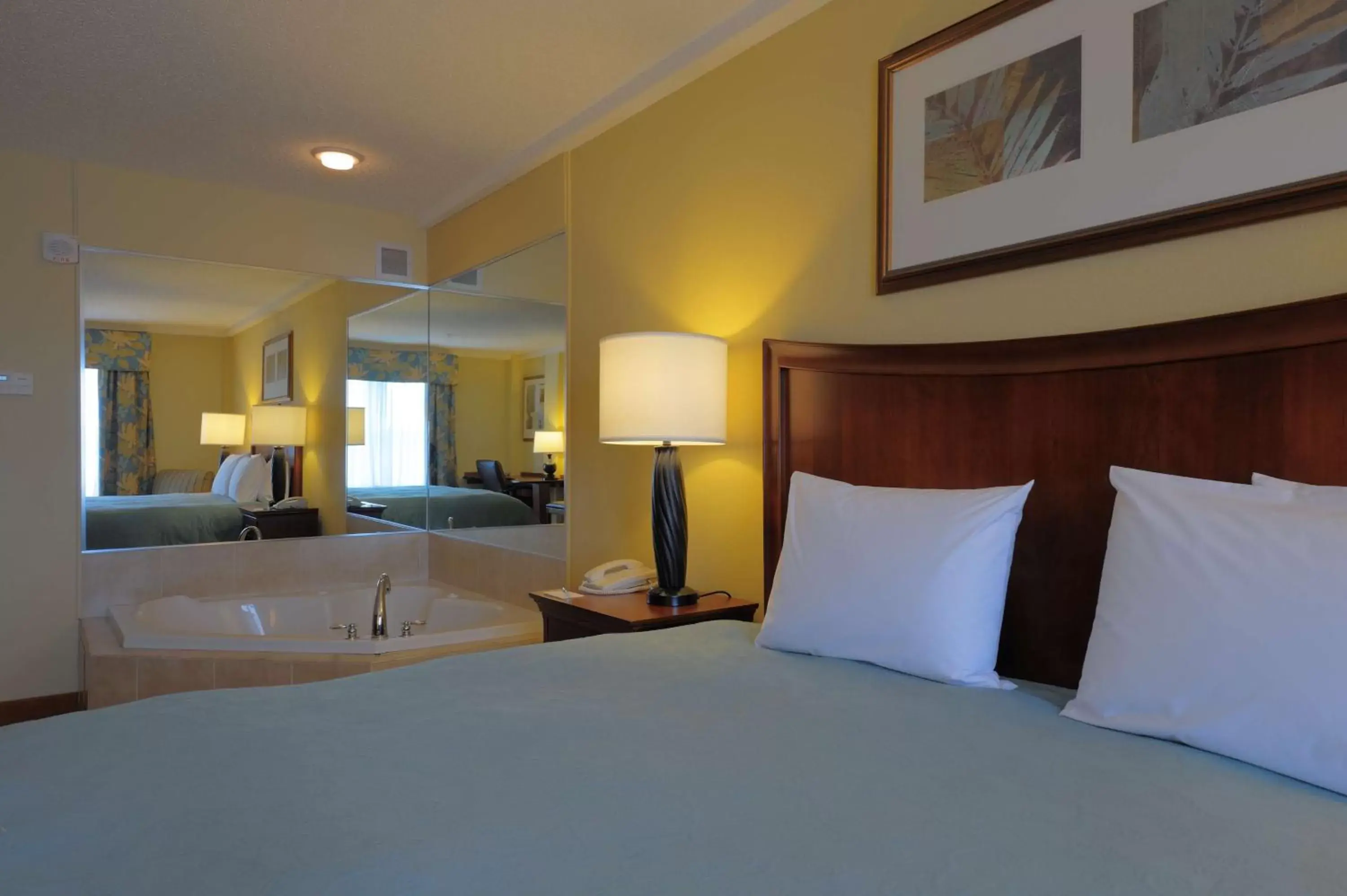 Photo of the whole room, Bed in Country Inn & Suites by Radisson, Orangeburg, SC