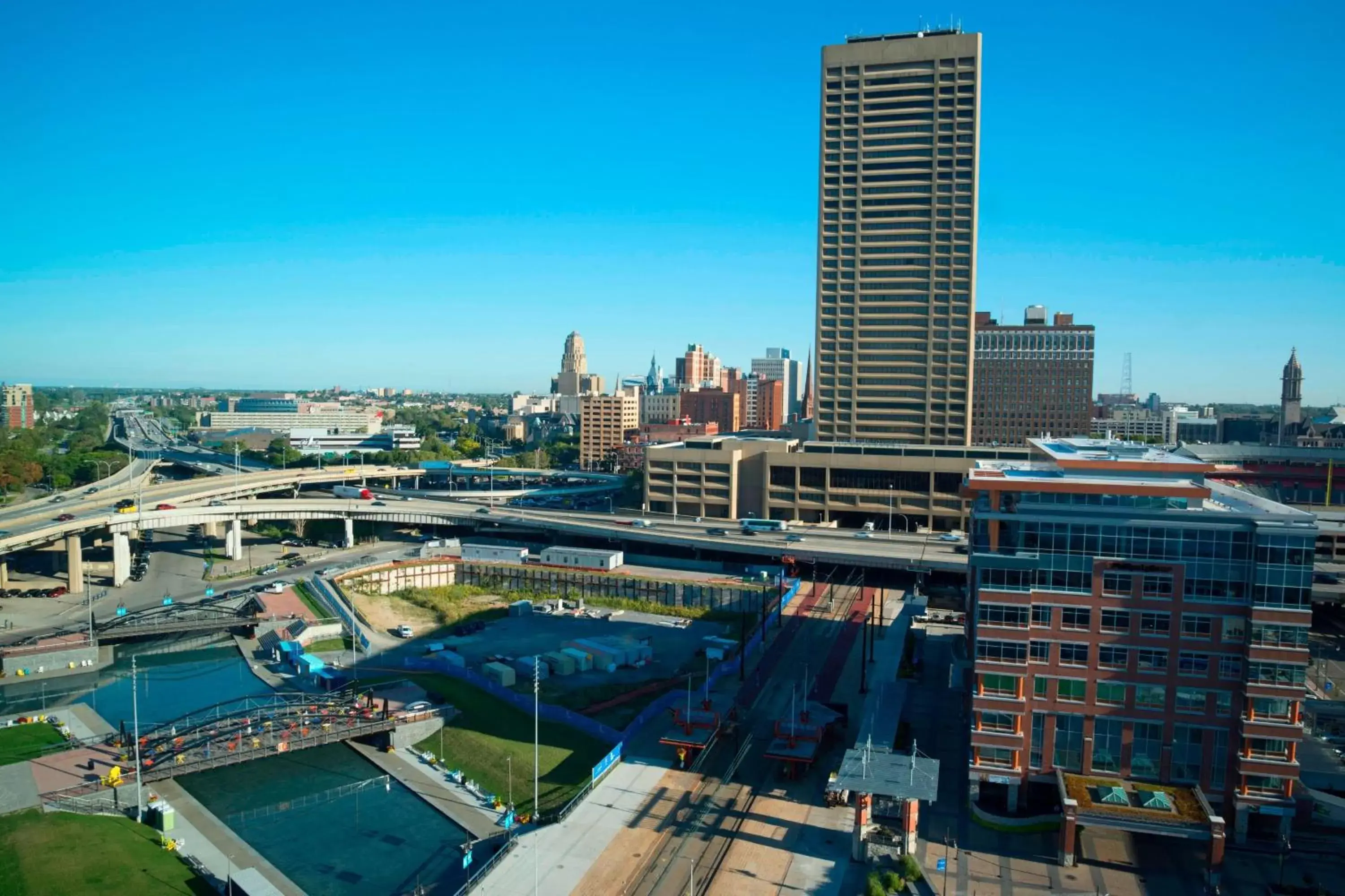 Photo of the whole room, Bird's-eye View in Buffalo Marriott at LECOM HARBORCENTER