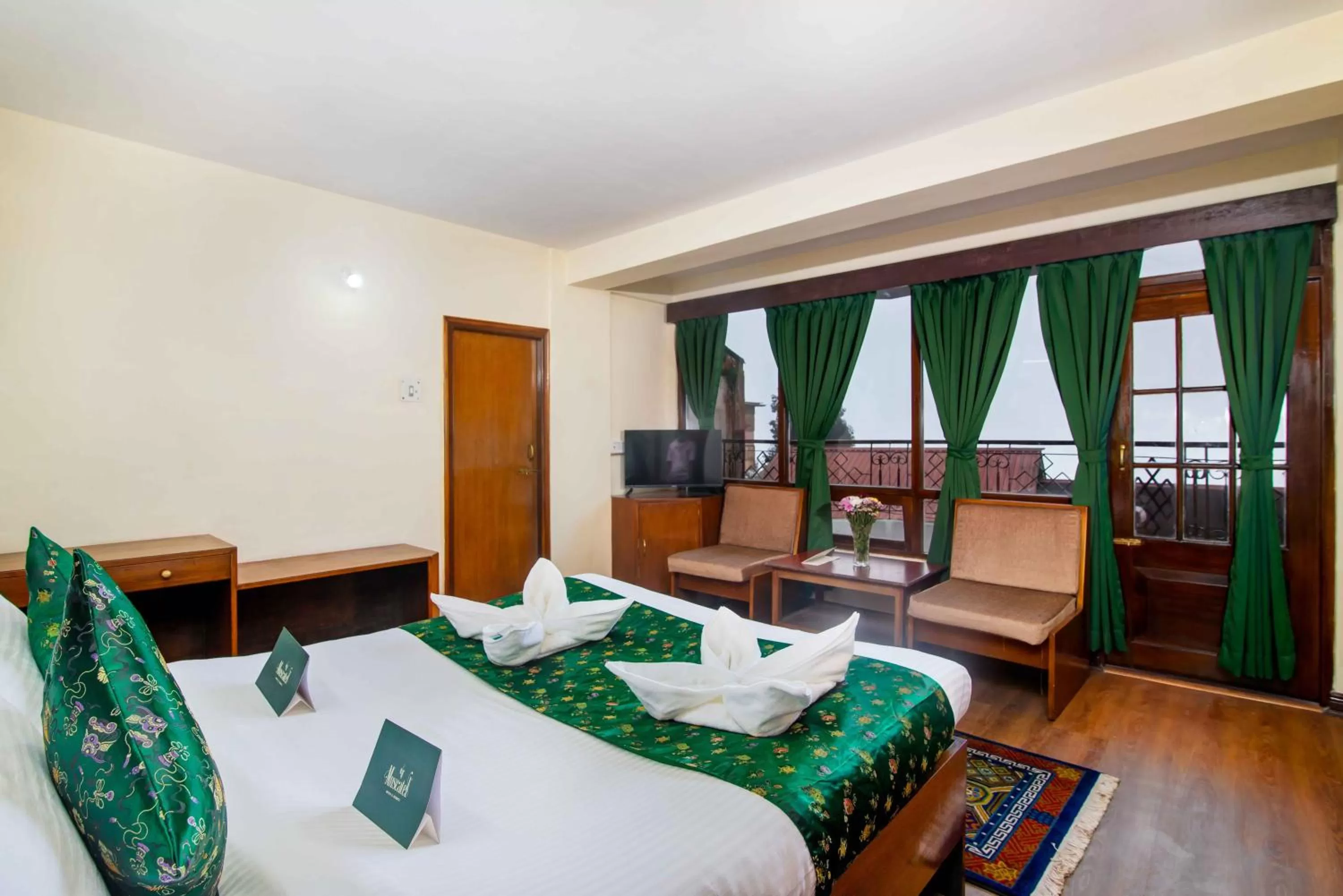 Bedroom, Bed in Muscatel BhumSang - 200 Mts from Mall Road