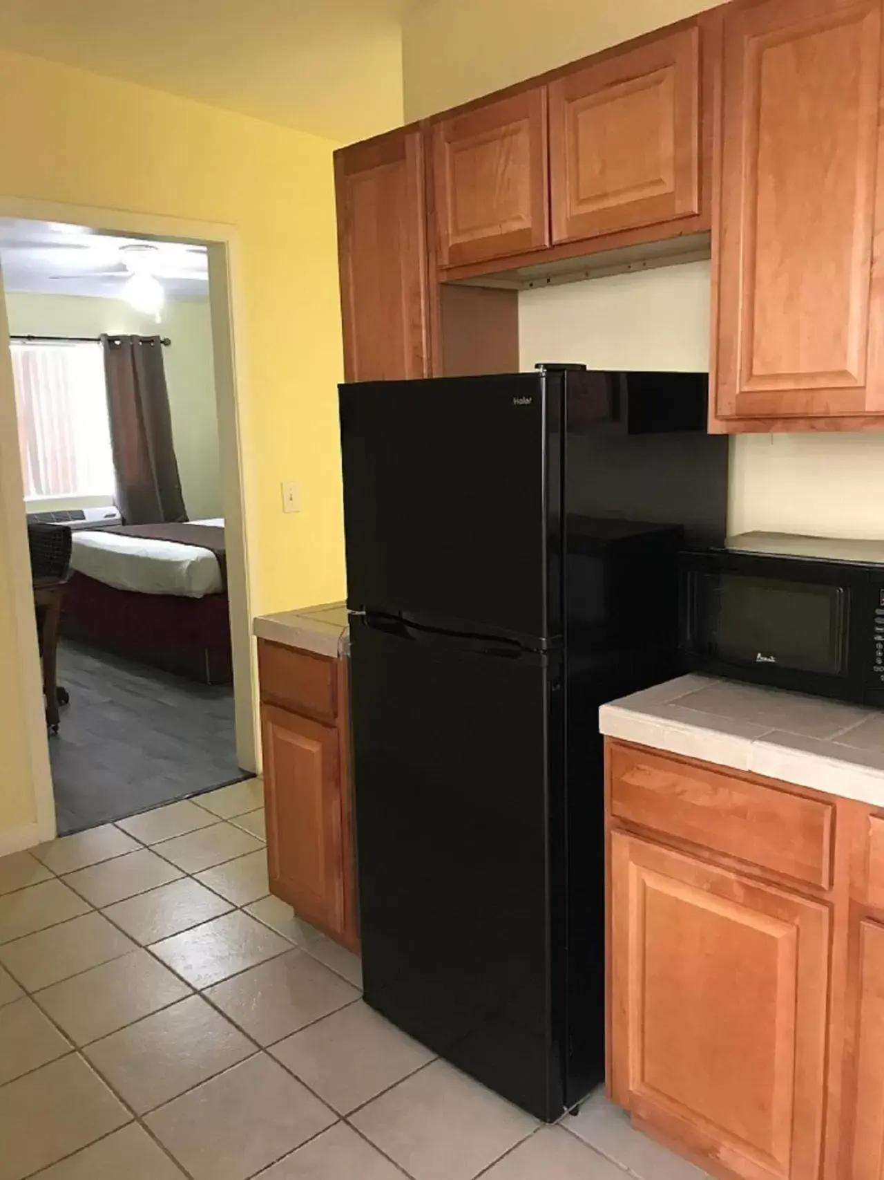 Kitchen or kitchenette, Kitchen/Kitchenette in Europa Inn & Suites