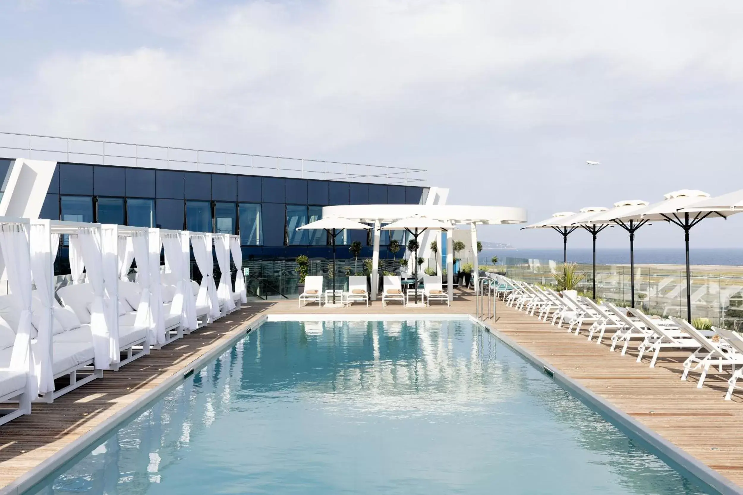 Swimming Pool in Sheraton Nice Airport