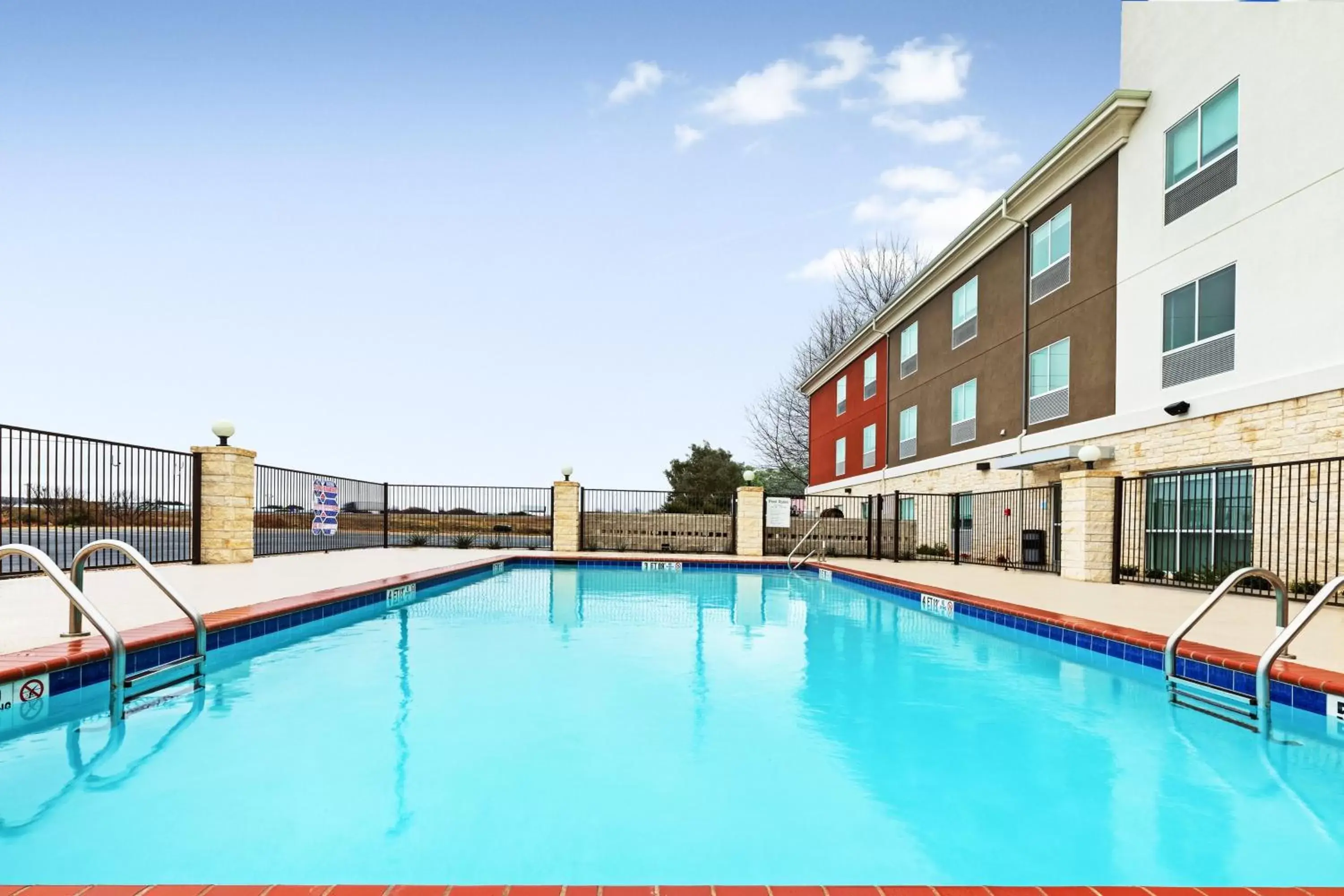 Swimming Pool in Holiday Inn Express & Suites Junction, an IHG Hotel