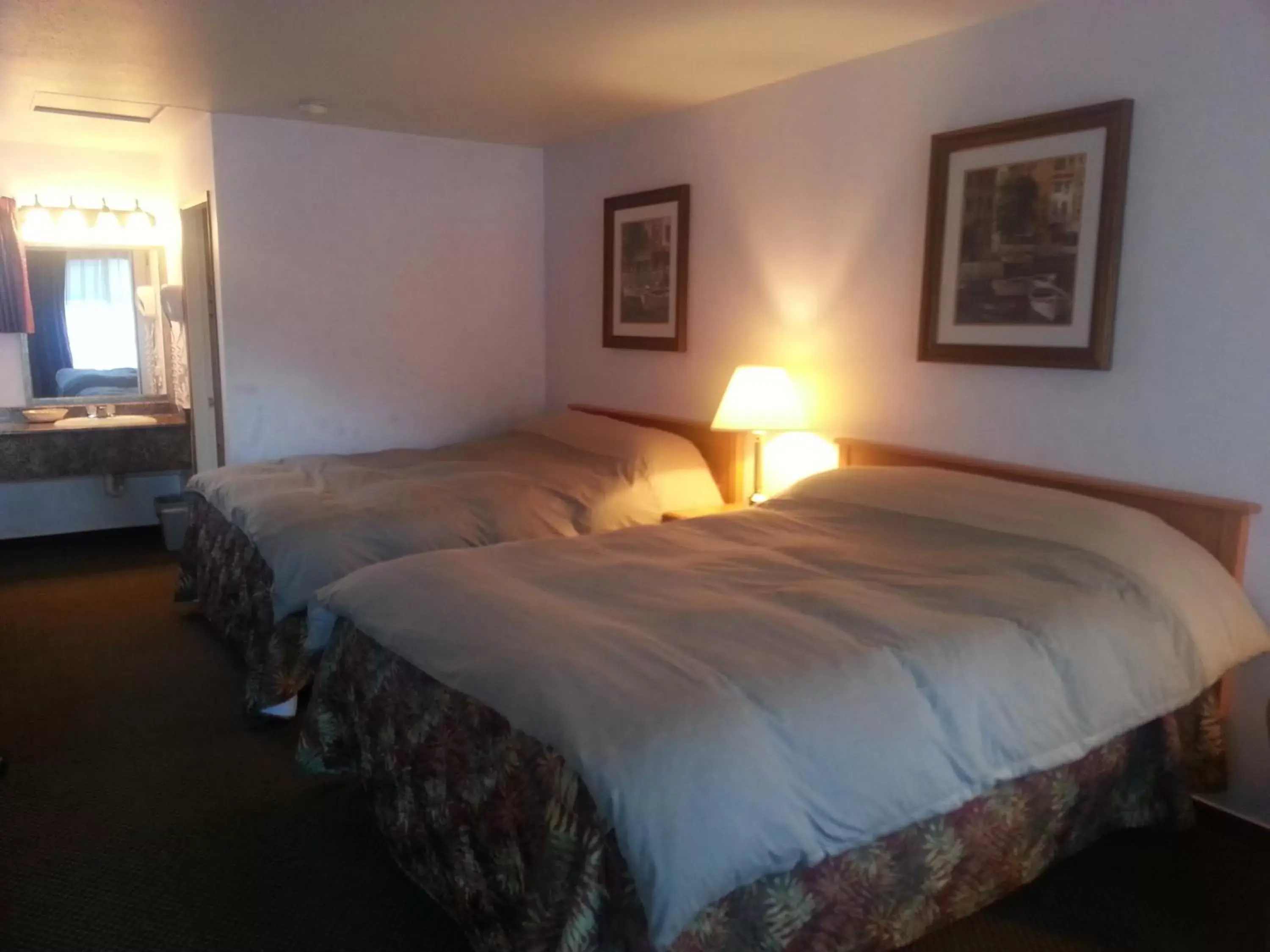 Photo of the whole room, Bed in Heritage Inn