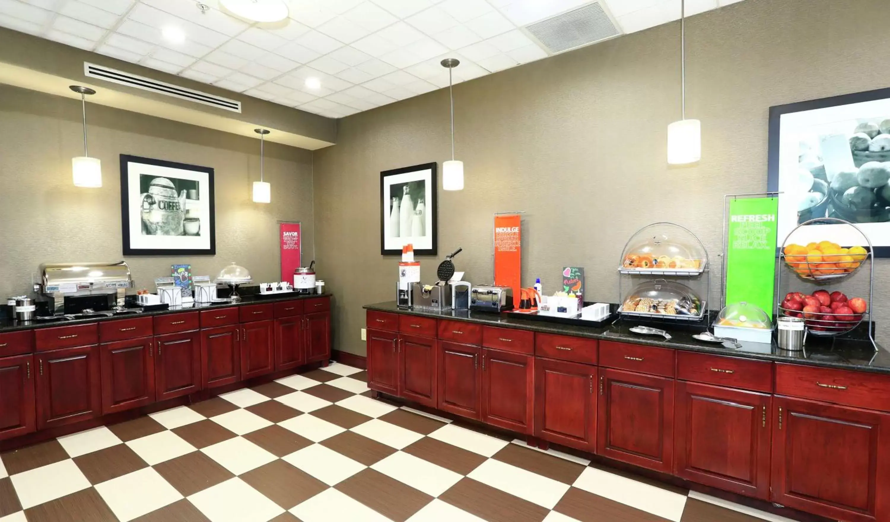 Breakfast, Restaurant/Places to Eat in Hampton Inn and Suites of Lamar