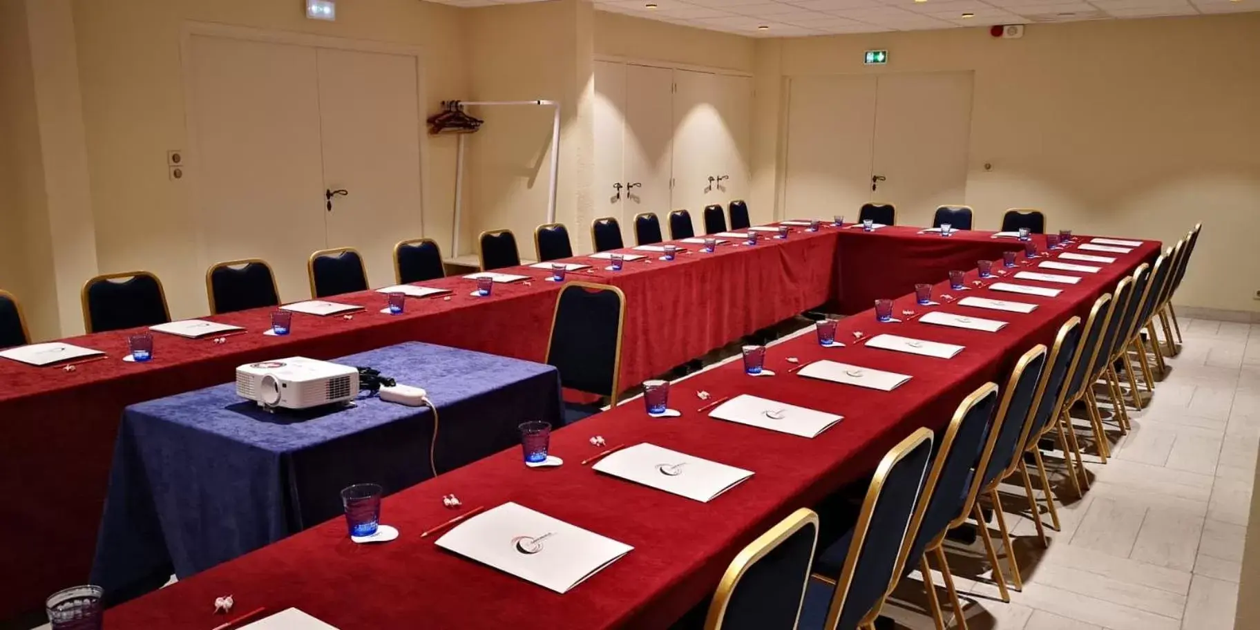 Meeting/conference room in The Originals Boutique, Hôtel Neptune, Berck-sur-Mer (Inter-Hotel)