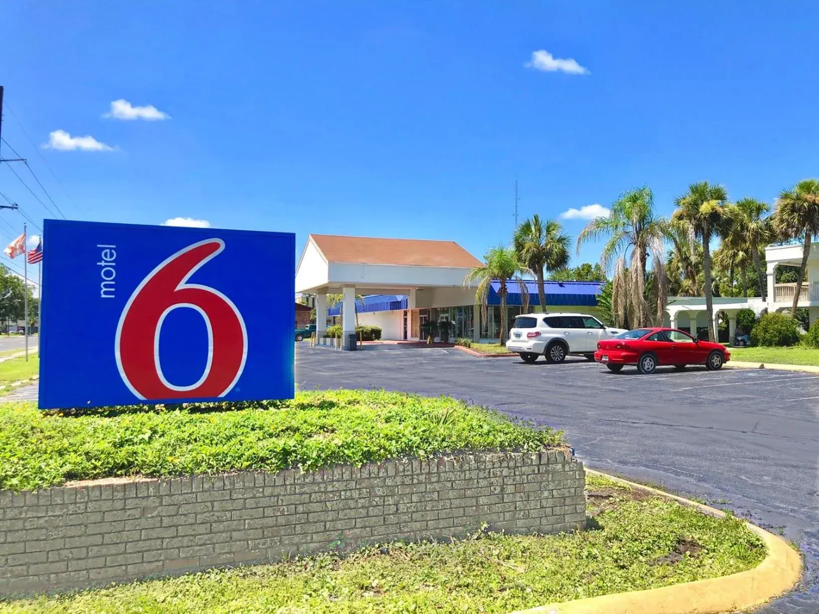 Property building, Property Logo/Sign in Motel 6-Starke, FL