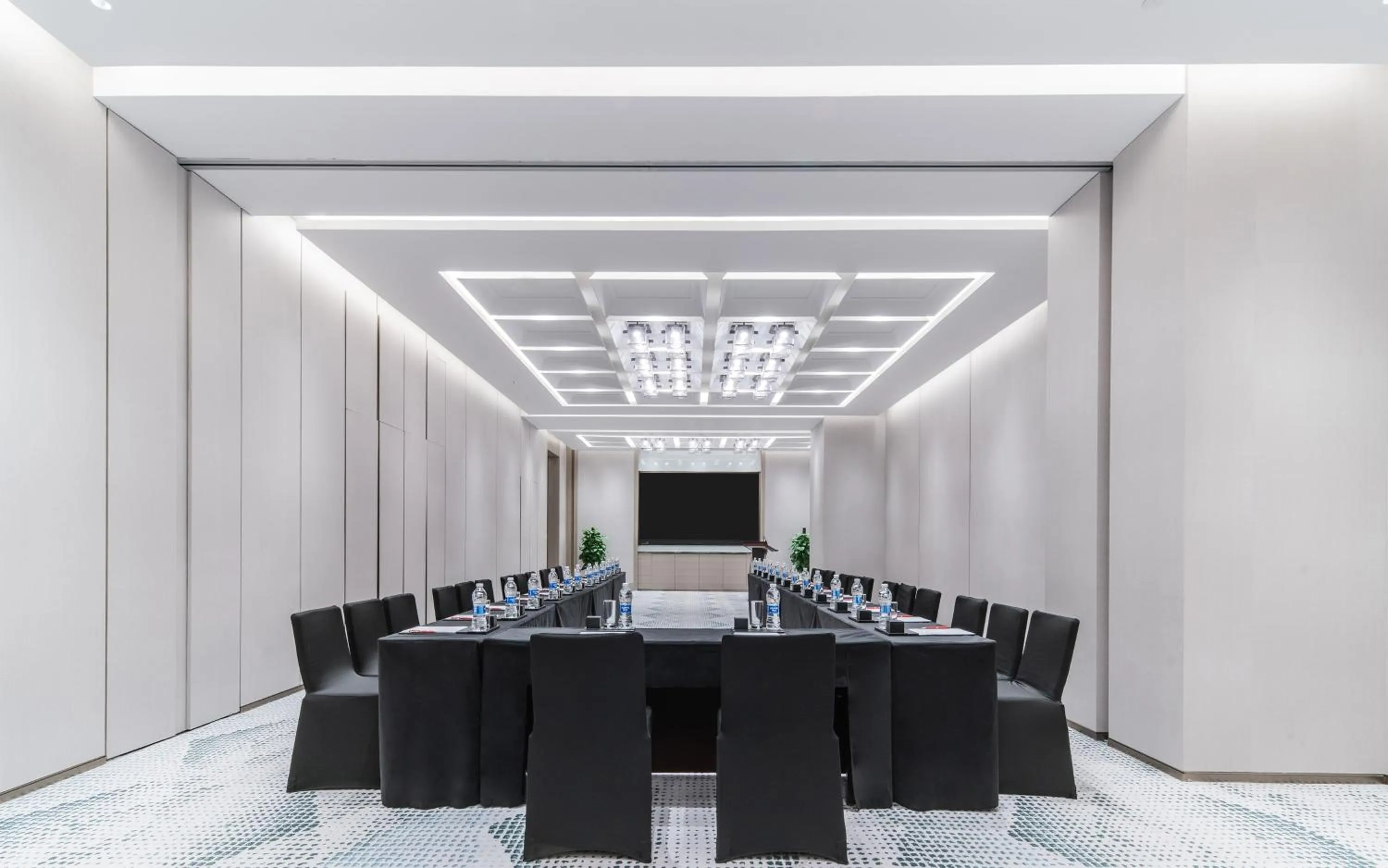 Meeting/conference room in HUALUXE Xi'an Chanba by IHG-西安浐灞华邑酒店-Near Xi'an International Convention Exhibition Center and Shopping mall and The Romantic show of Xi'an-Free Luggage Storage-English Service