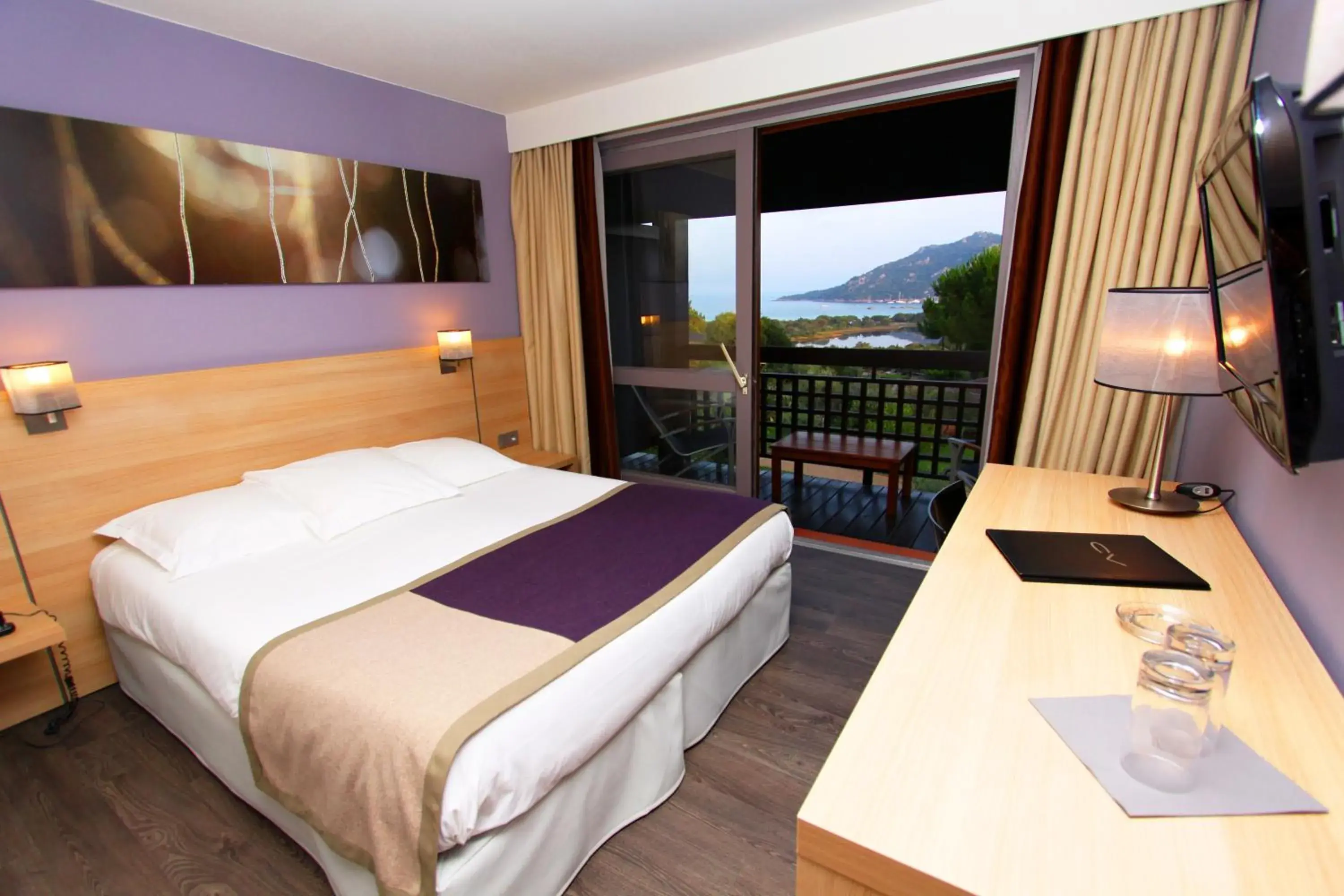 Photo of the whole room, Bed in Hôtel Castell'Verde Photo of the whole room, Bed in Hôtel Castell'Verde