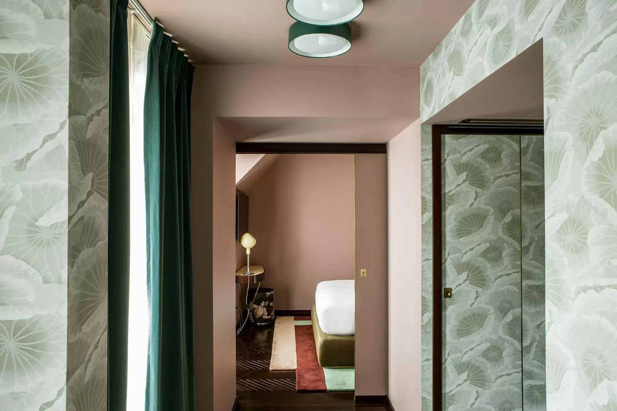 Photo of the whole room, Bathroom in Hôtel du Rond-point des Champs-Élysées - Esprit de France