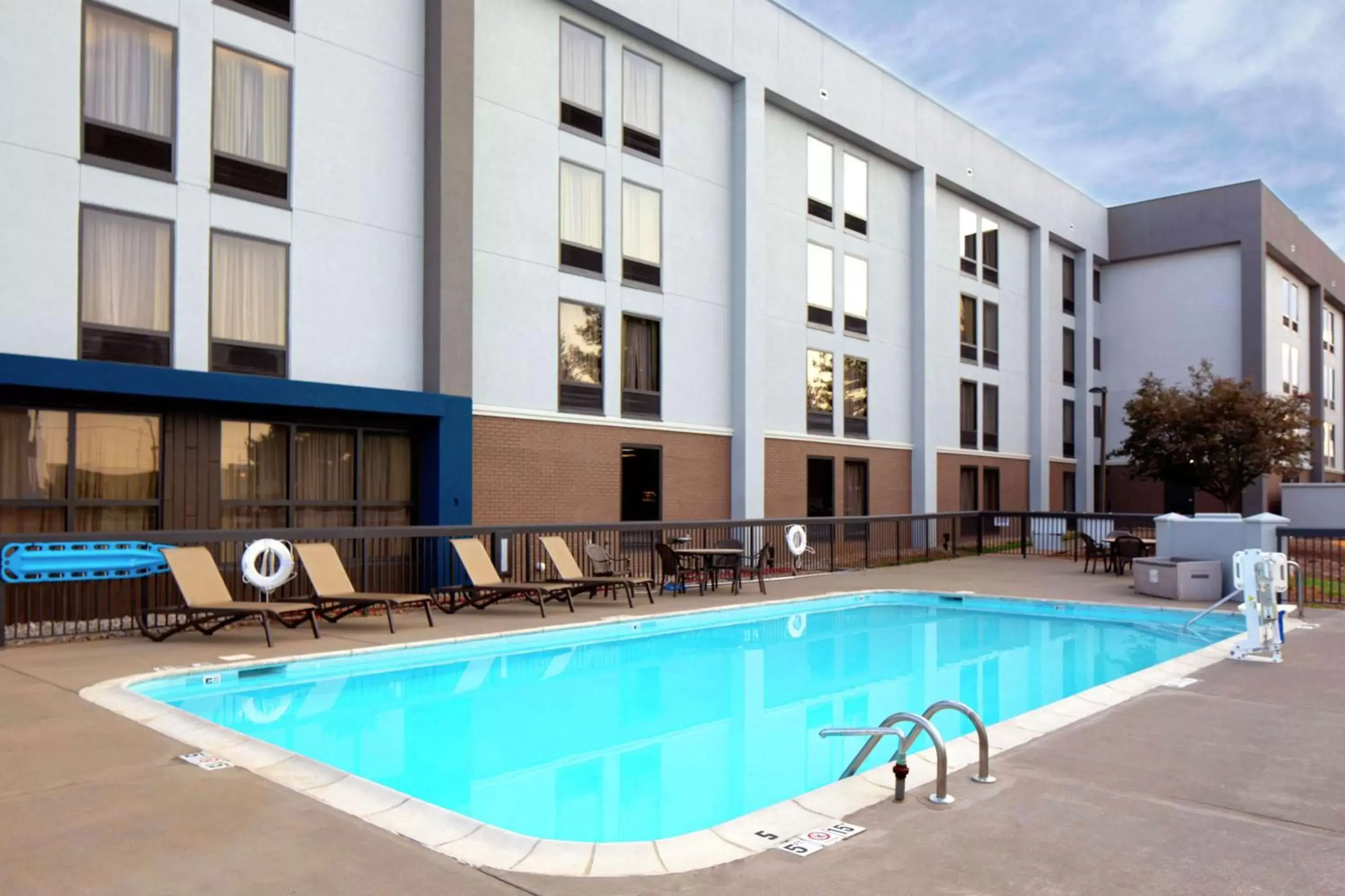 Pool view, Property Building in Hampton Inn Bowling Green KY