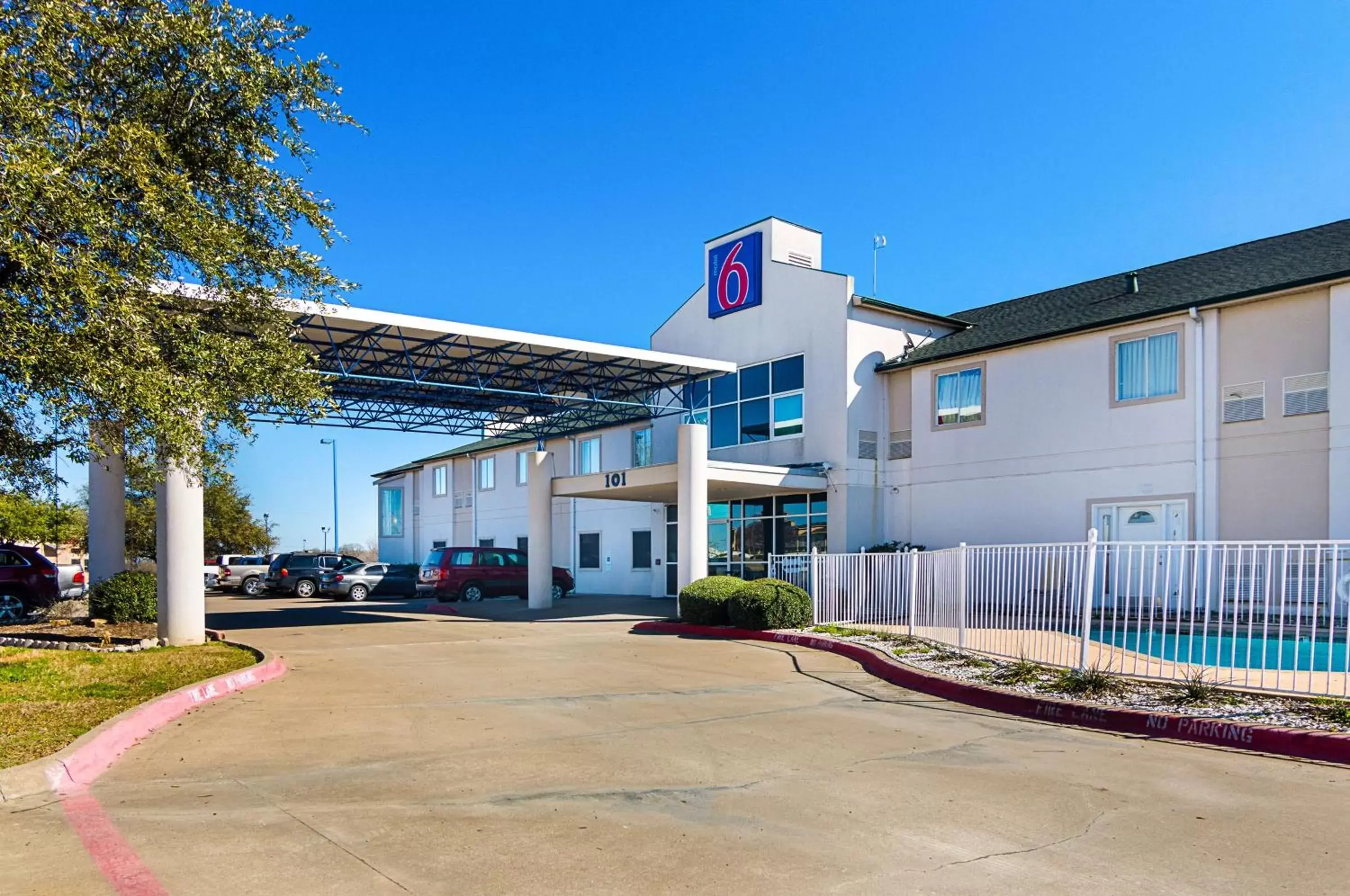 Property Building in Motel 6-Terrell, TX