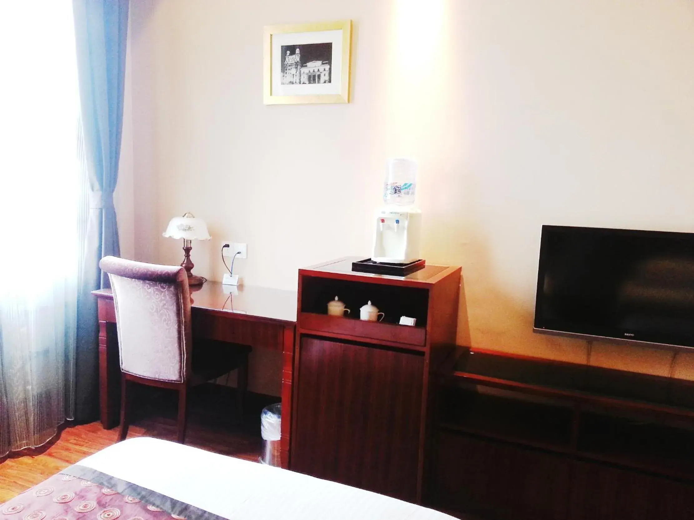 TV and multimedia, TV/Entertainment Center in Seventh Heaven Hotel