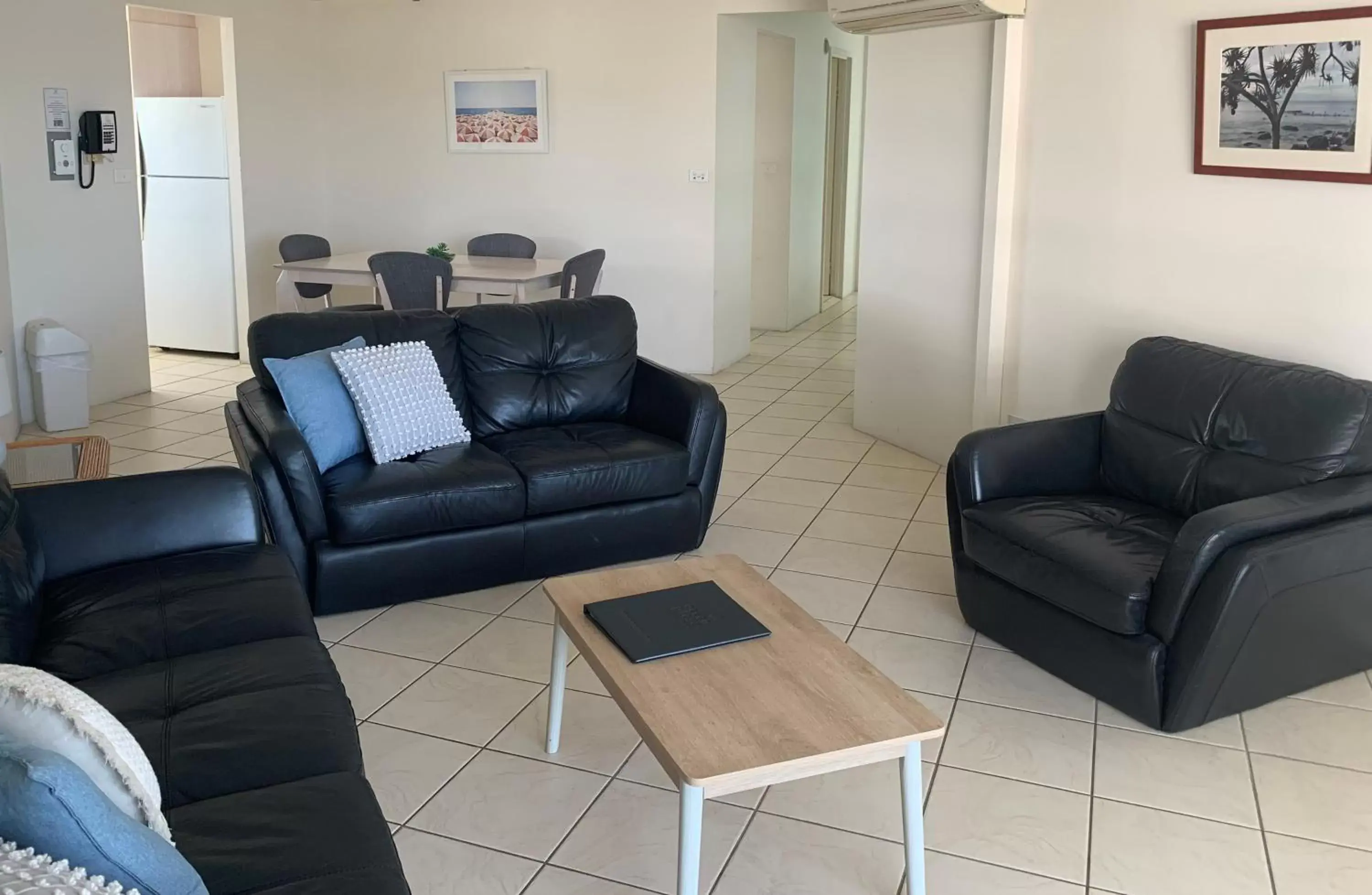 Living room, Seating Area in Ocean Plaza Resort