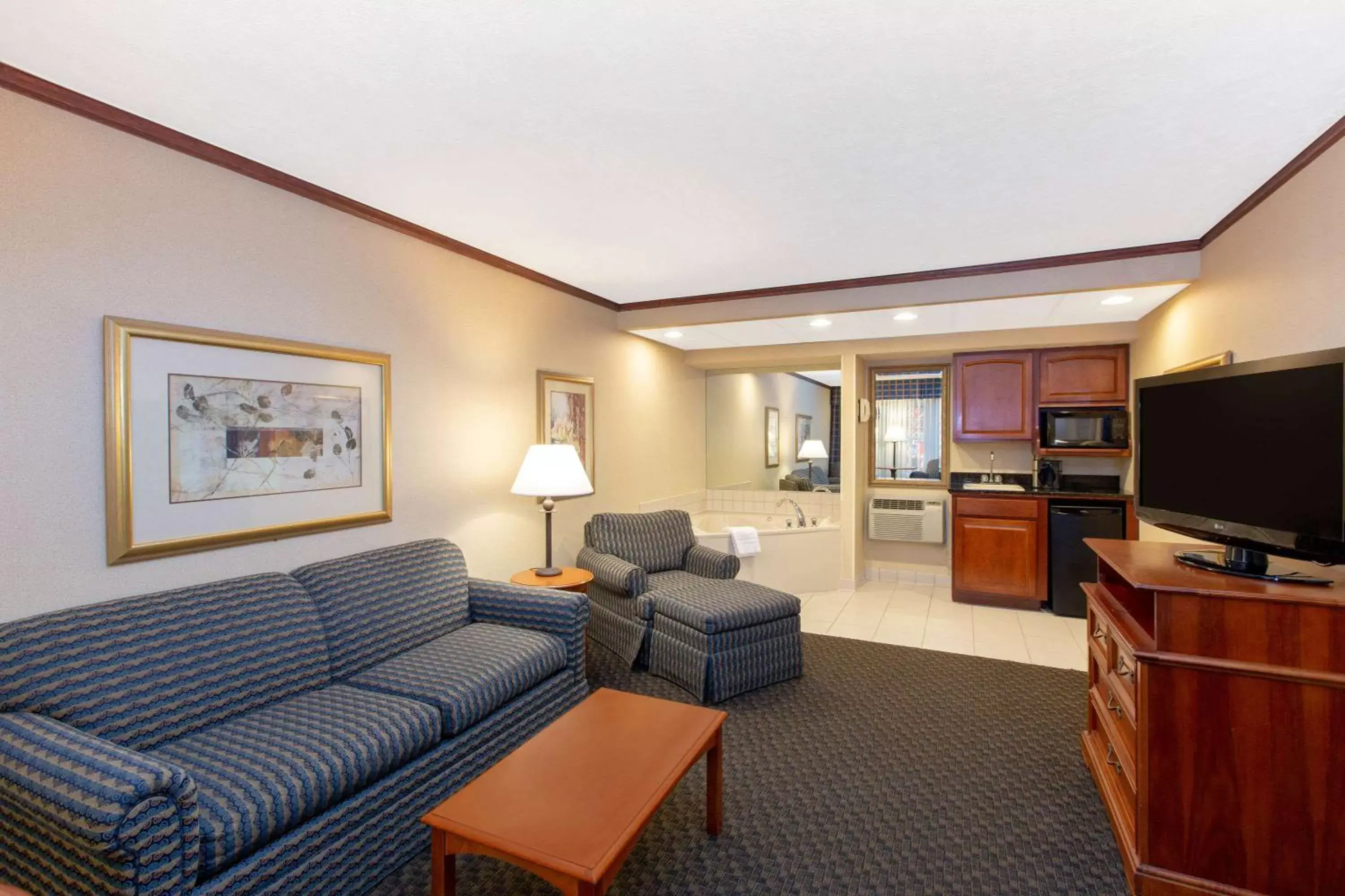 Photo of the whole room, Seating Area in Ramada by Wyndham Midtown Grand Island