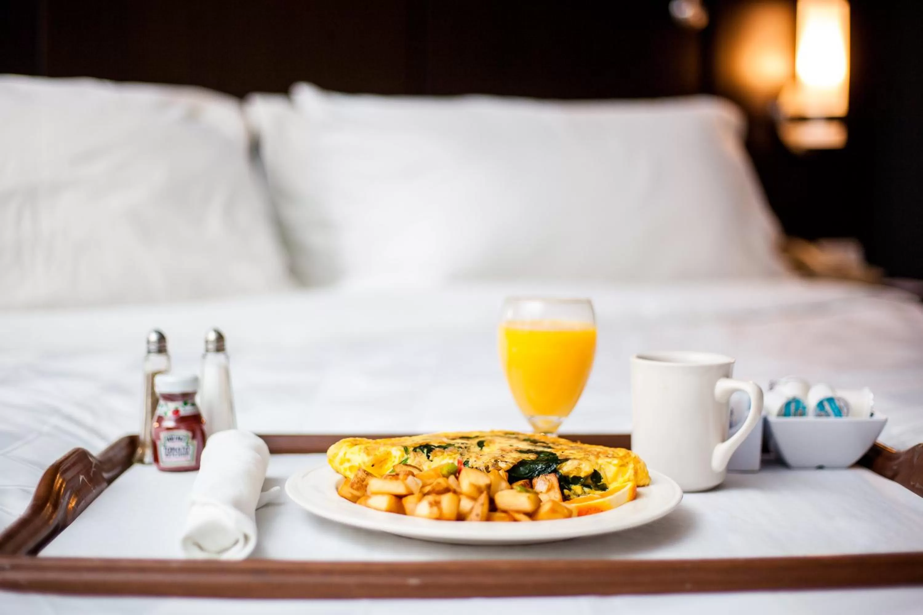 Photo of the whole room, Bed in Holiday Inn Hotel & Suites Tallahassee Conference Center North by IHG