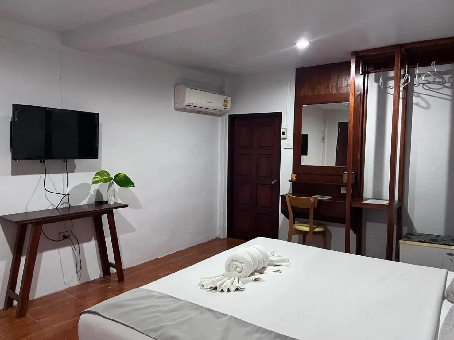 Bedroom, Bed in Lanta Nice Beach Resort - SHA Extra Plus