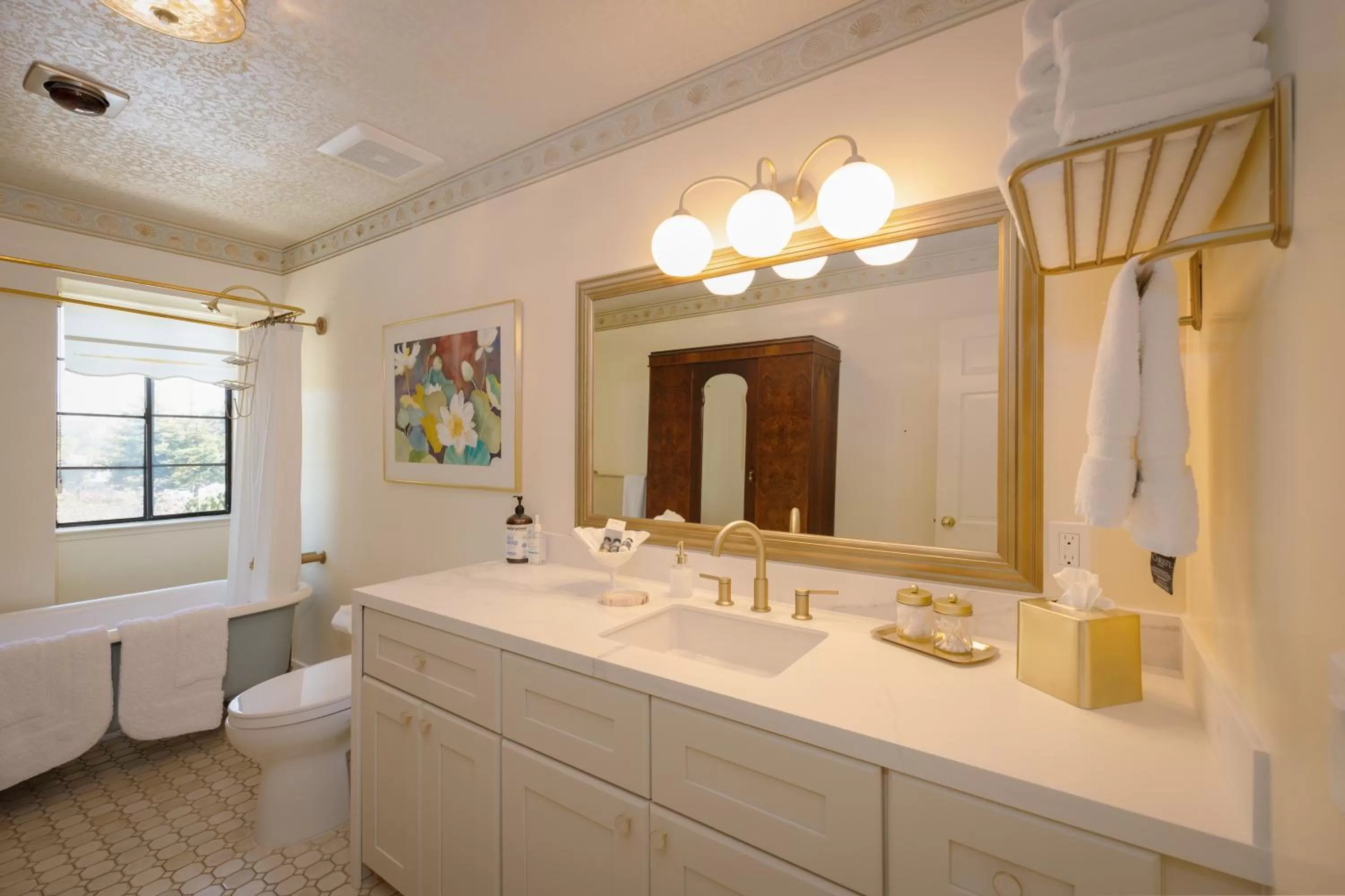 Shower in Mill Rose Inn