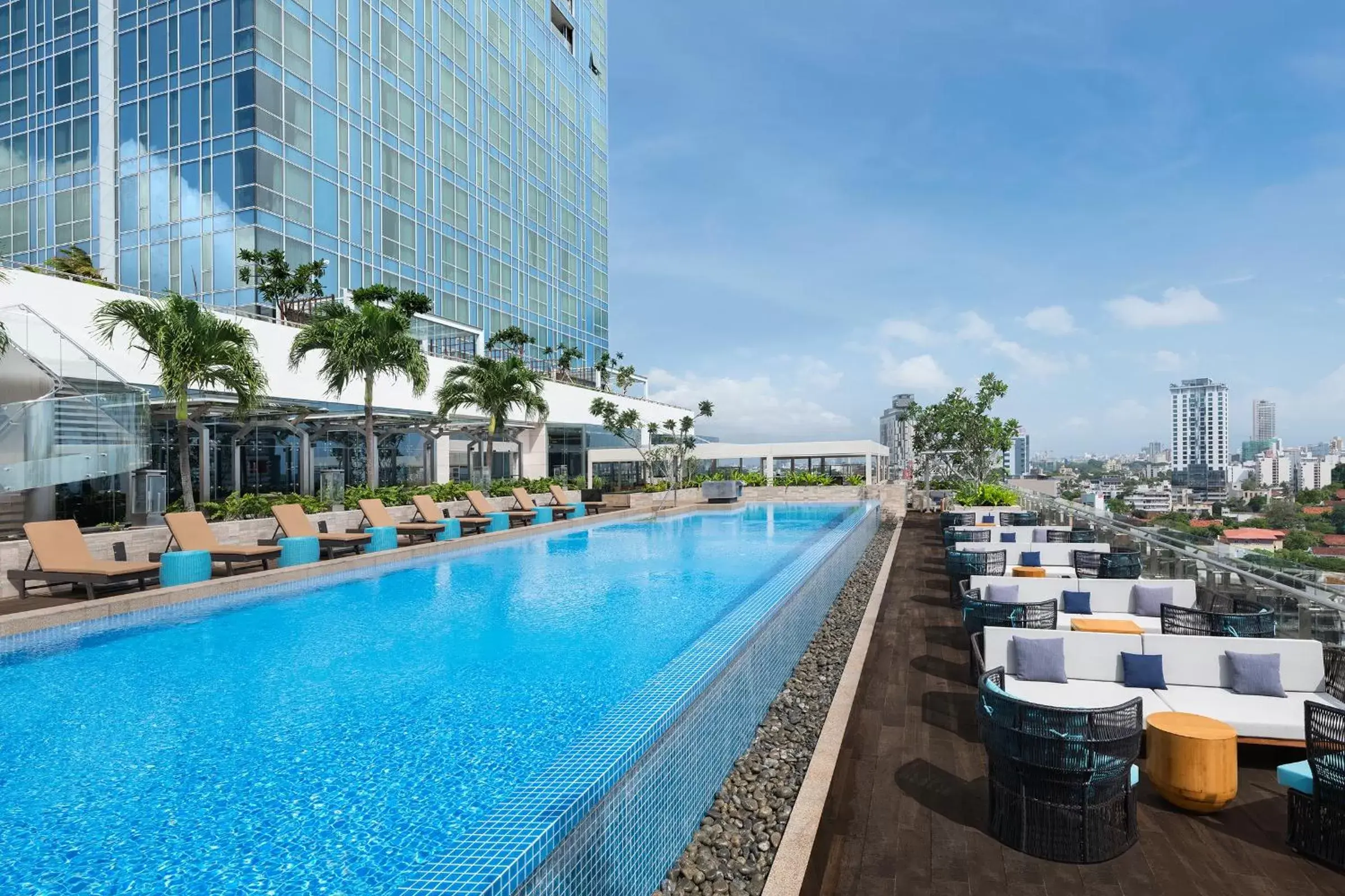 Property building, Swimming Pool in Courtyard by Marriott Colombo