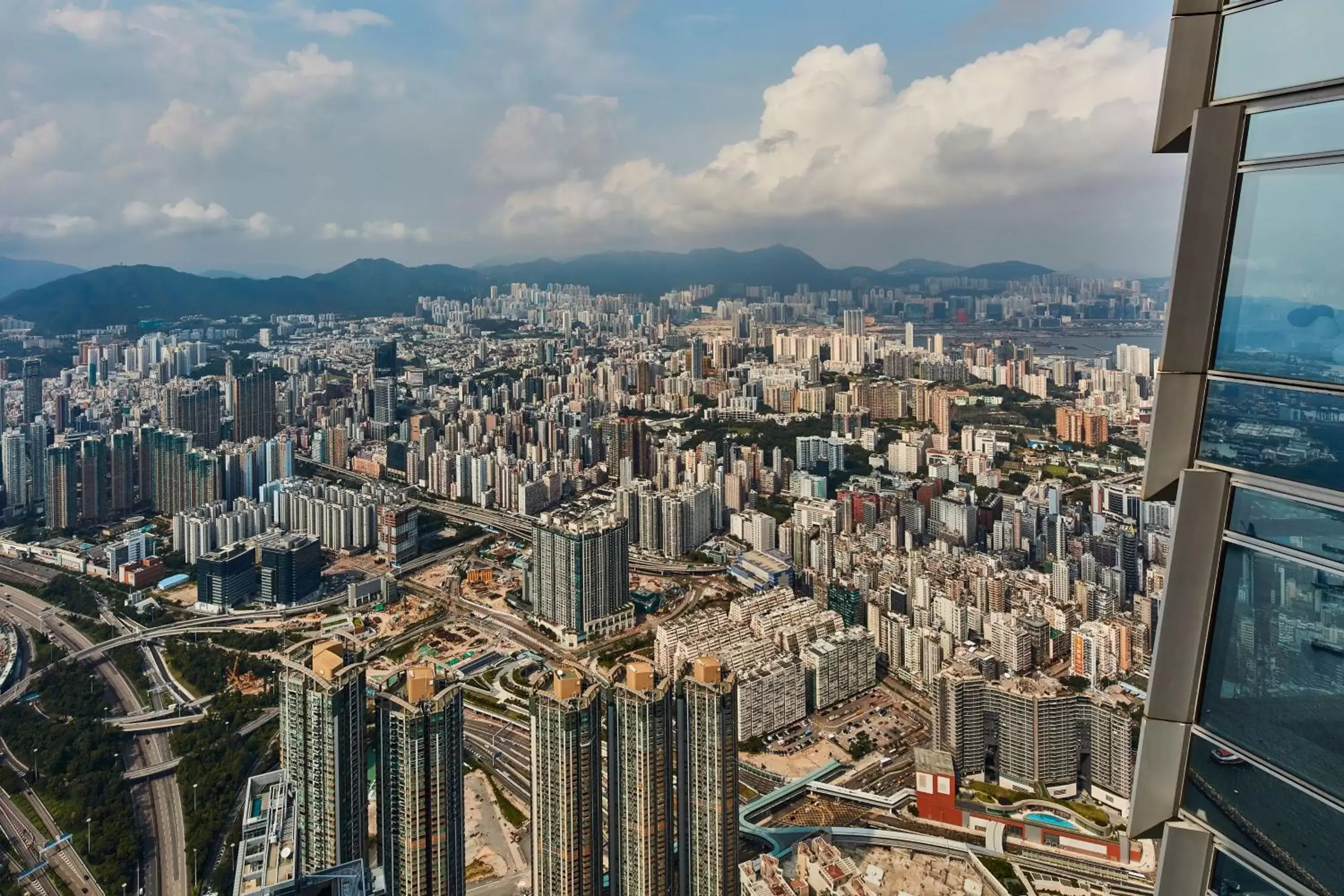 Photo of the whole room, Bird's-eye View in The Ritz-Carlton Hong Kong