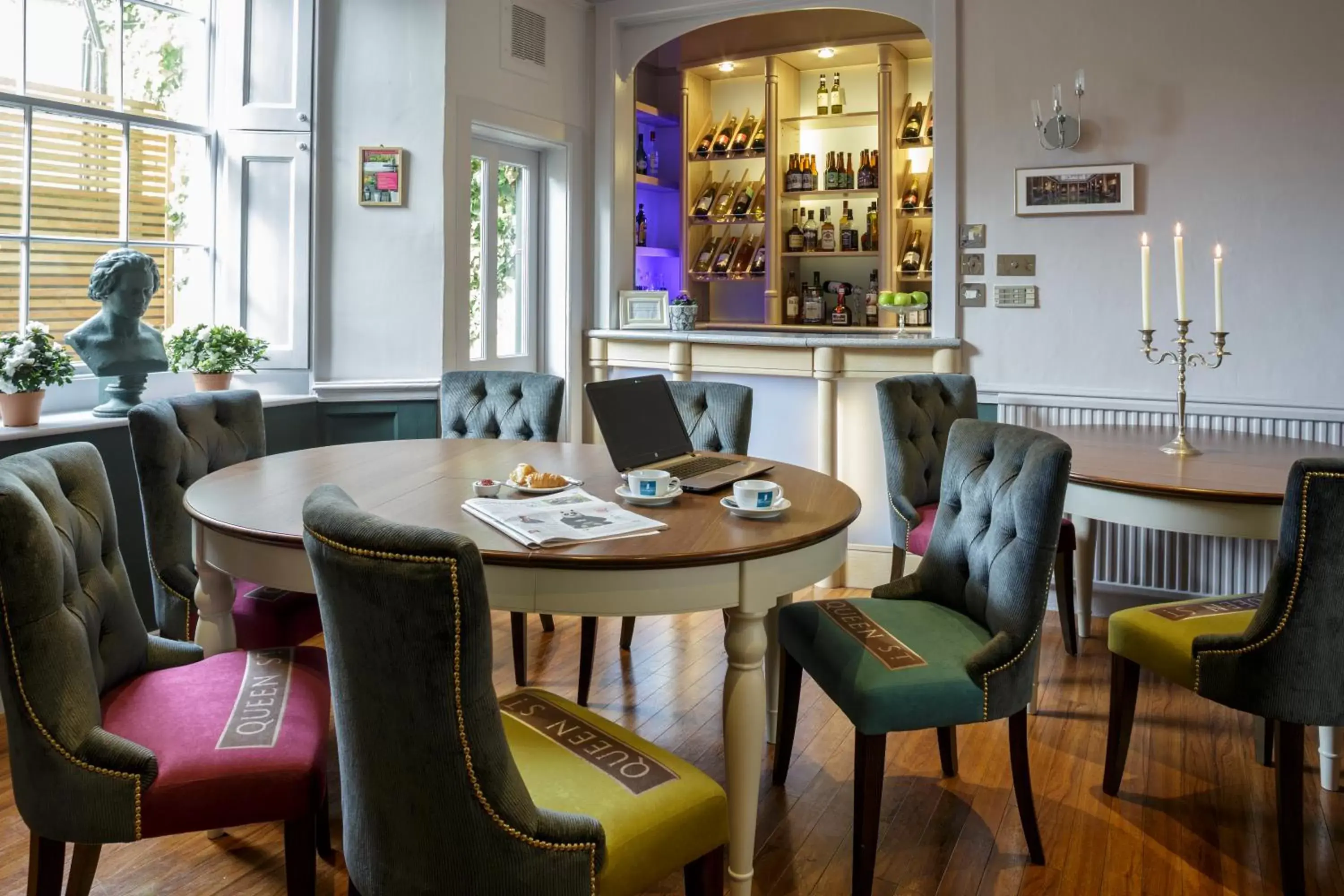 Lounge or bar, Restaurant/Places to Eat in Harington's Boutique Hotel