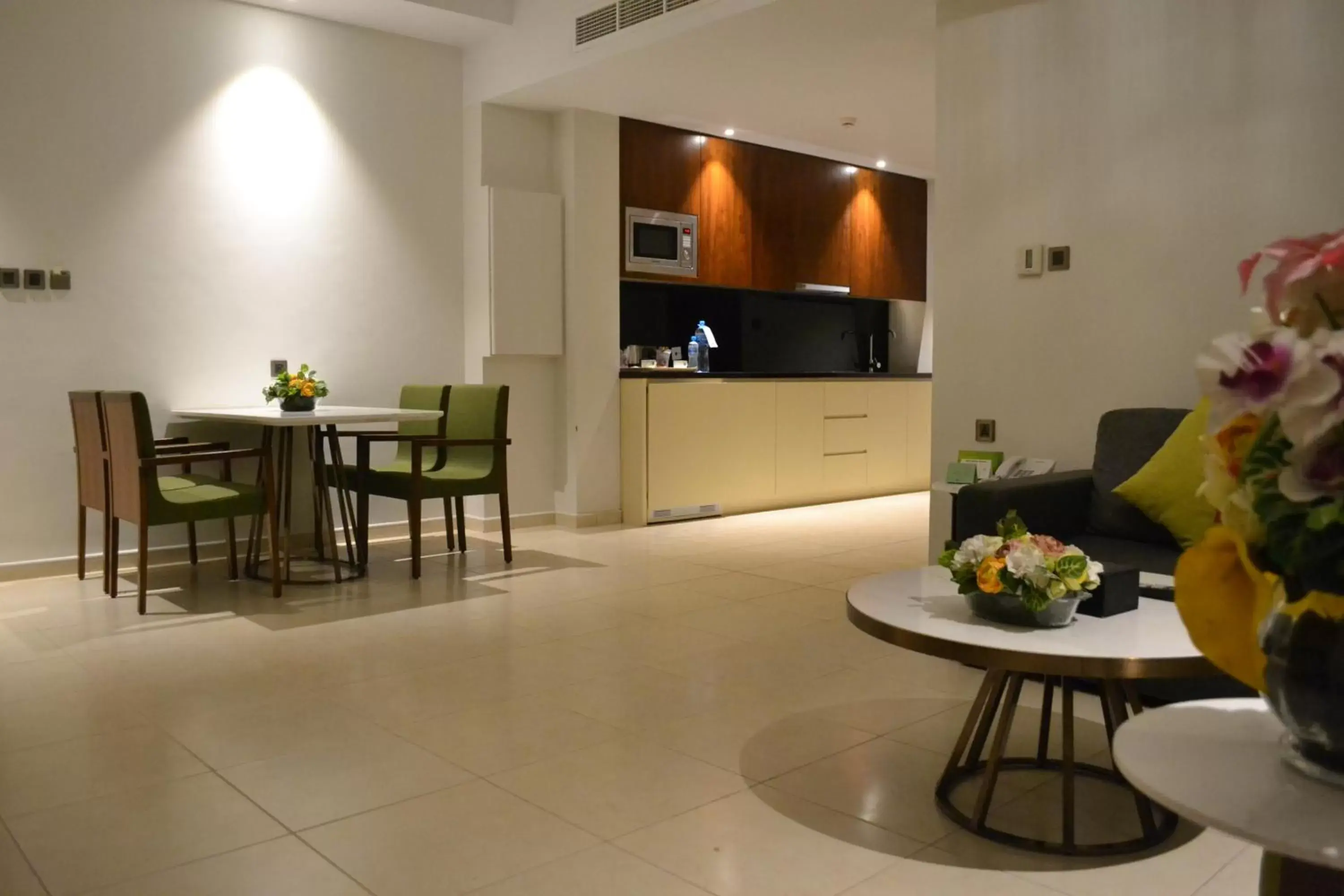 Kitchen or kitchenette, Dining Area in Ramee Palace Hotel