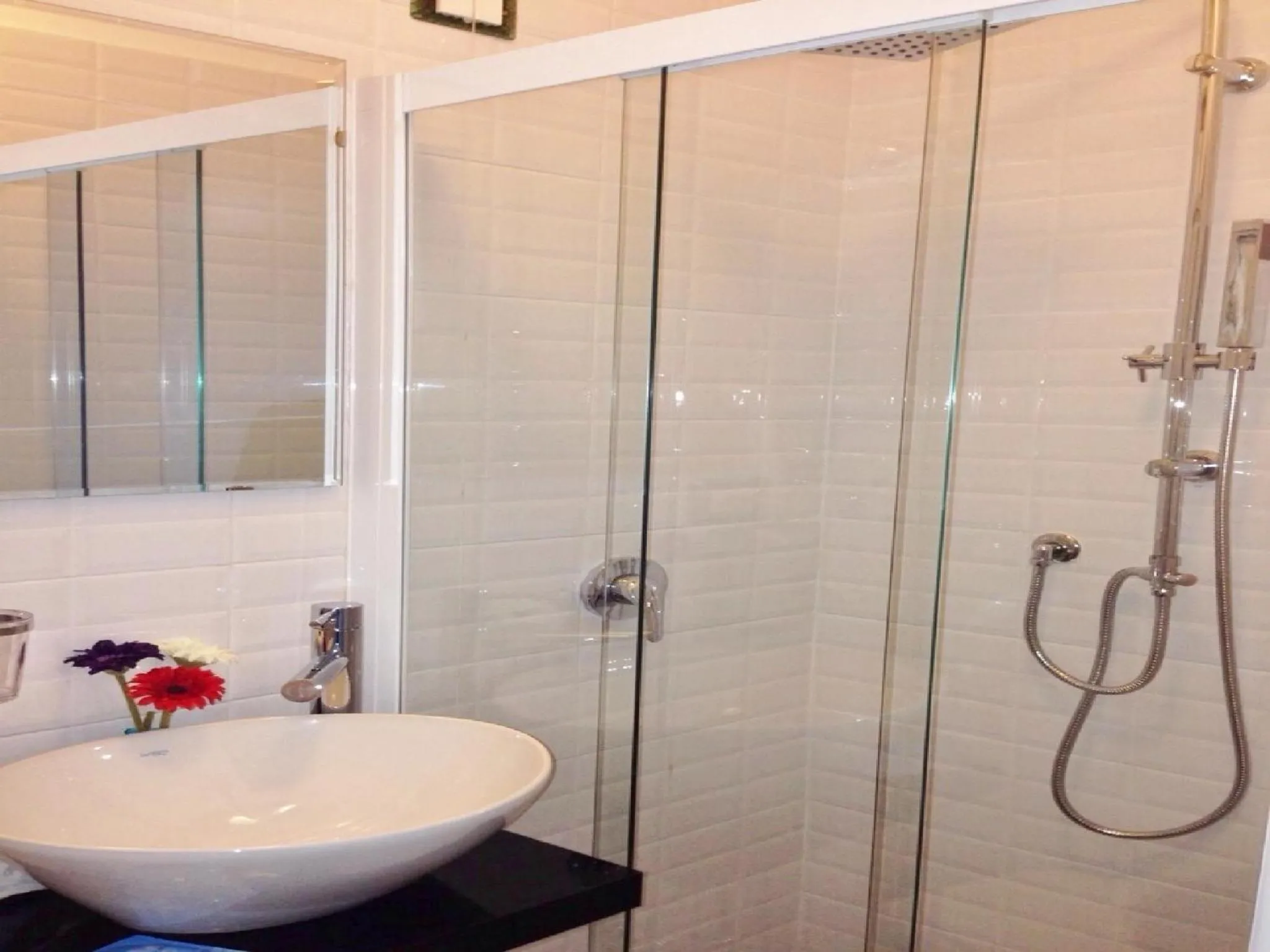 Bathroom in The Place In Rome Guest House