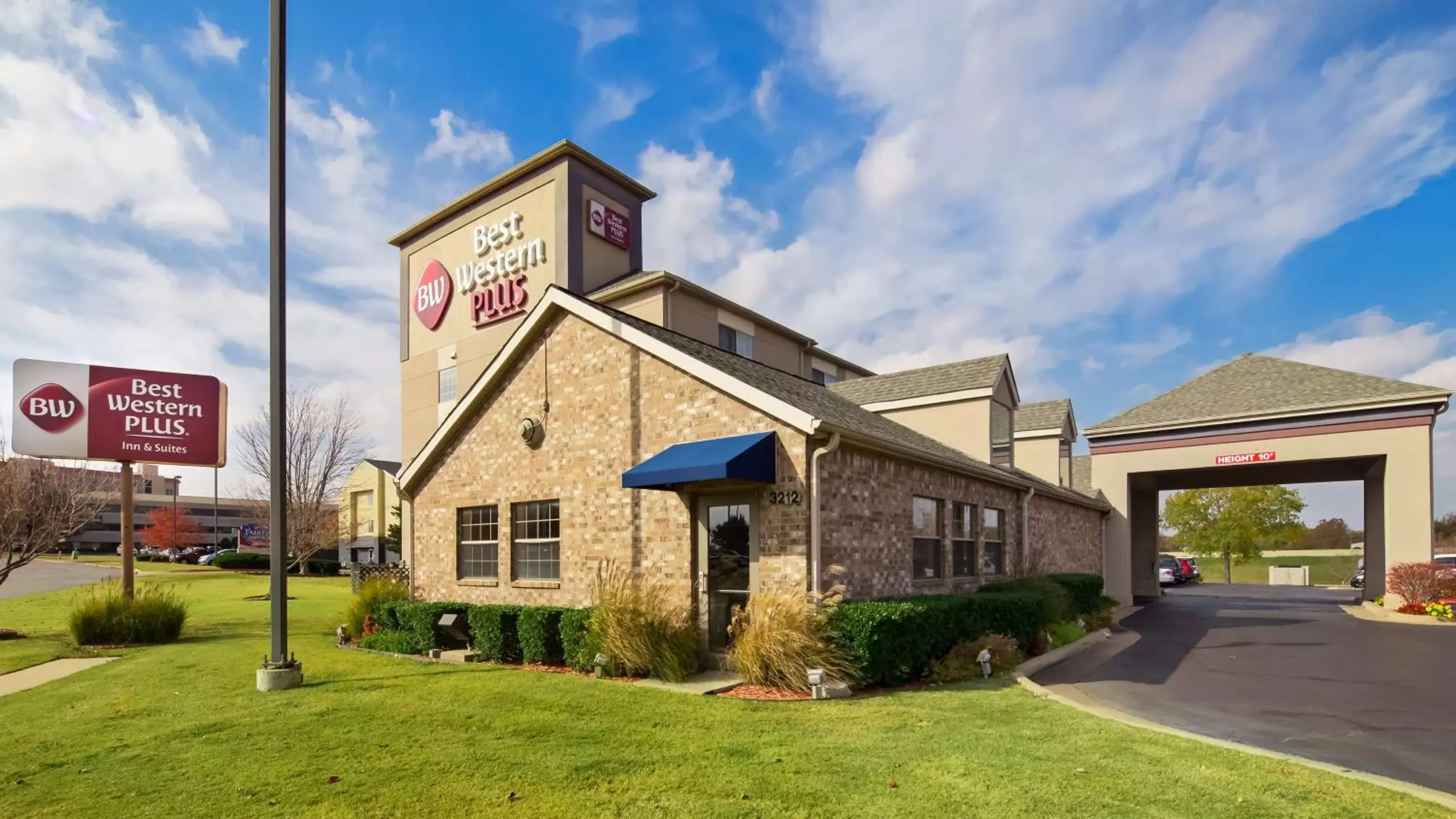 Property building in Best Western PLUS Tulsa Inn & Suites