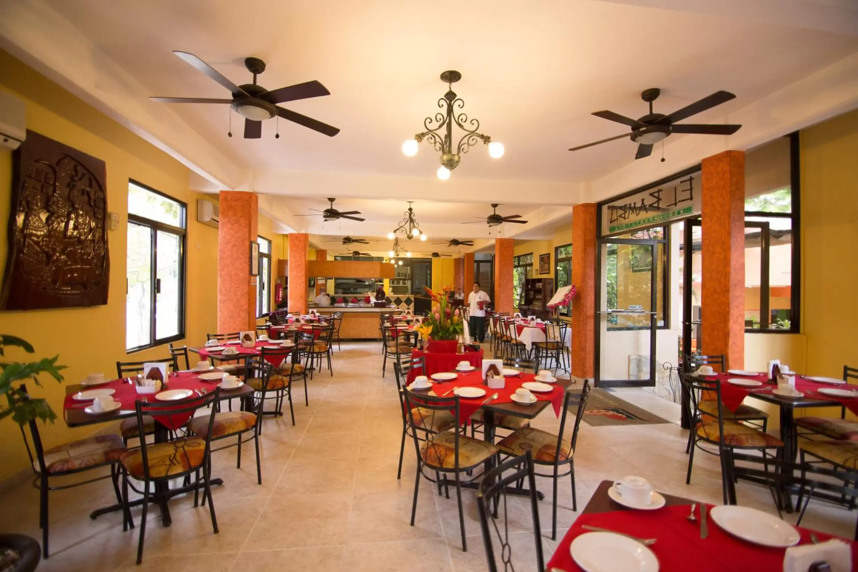 Restaurant/Places to Eat in Hotel Maya Tulipanes Palenque