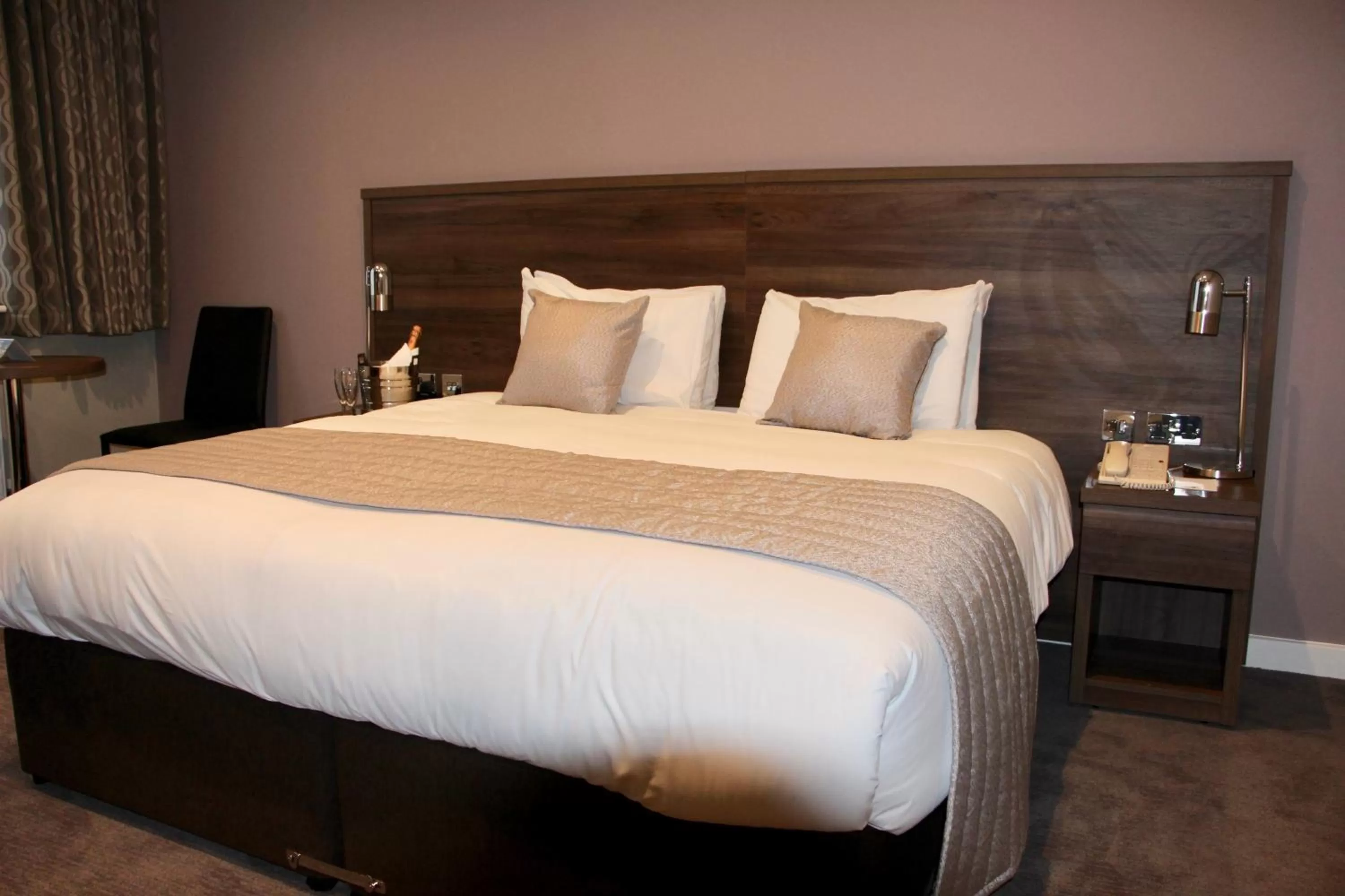 Bedroom, Bed in Best Western Ship Hotel