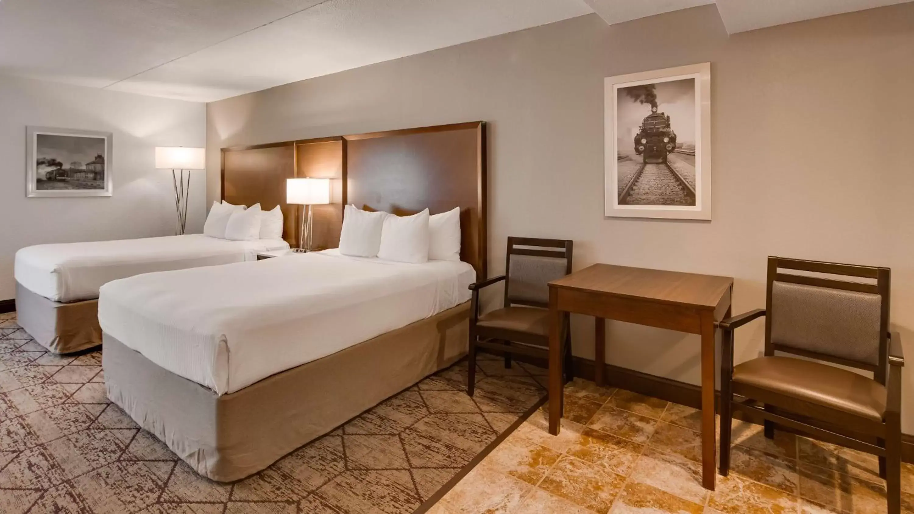 Photo of the whole room, Bed in Best Western Plus Longbranch Hotel & Convention Center