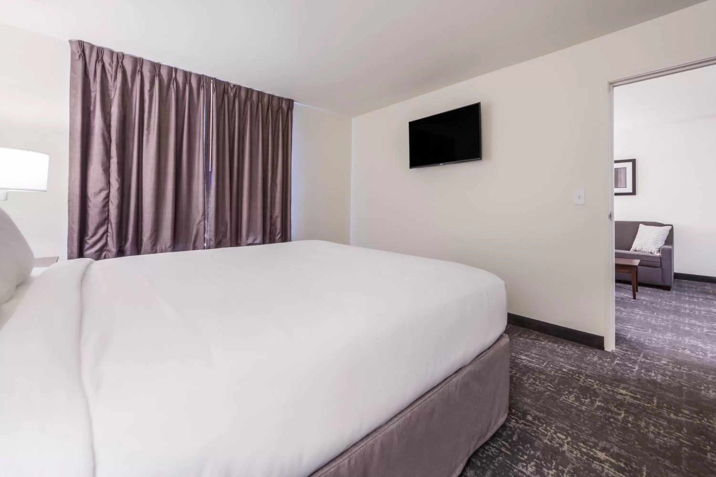 Bed in Cobblestone Inn & Suites-Fremont